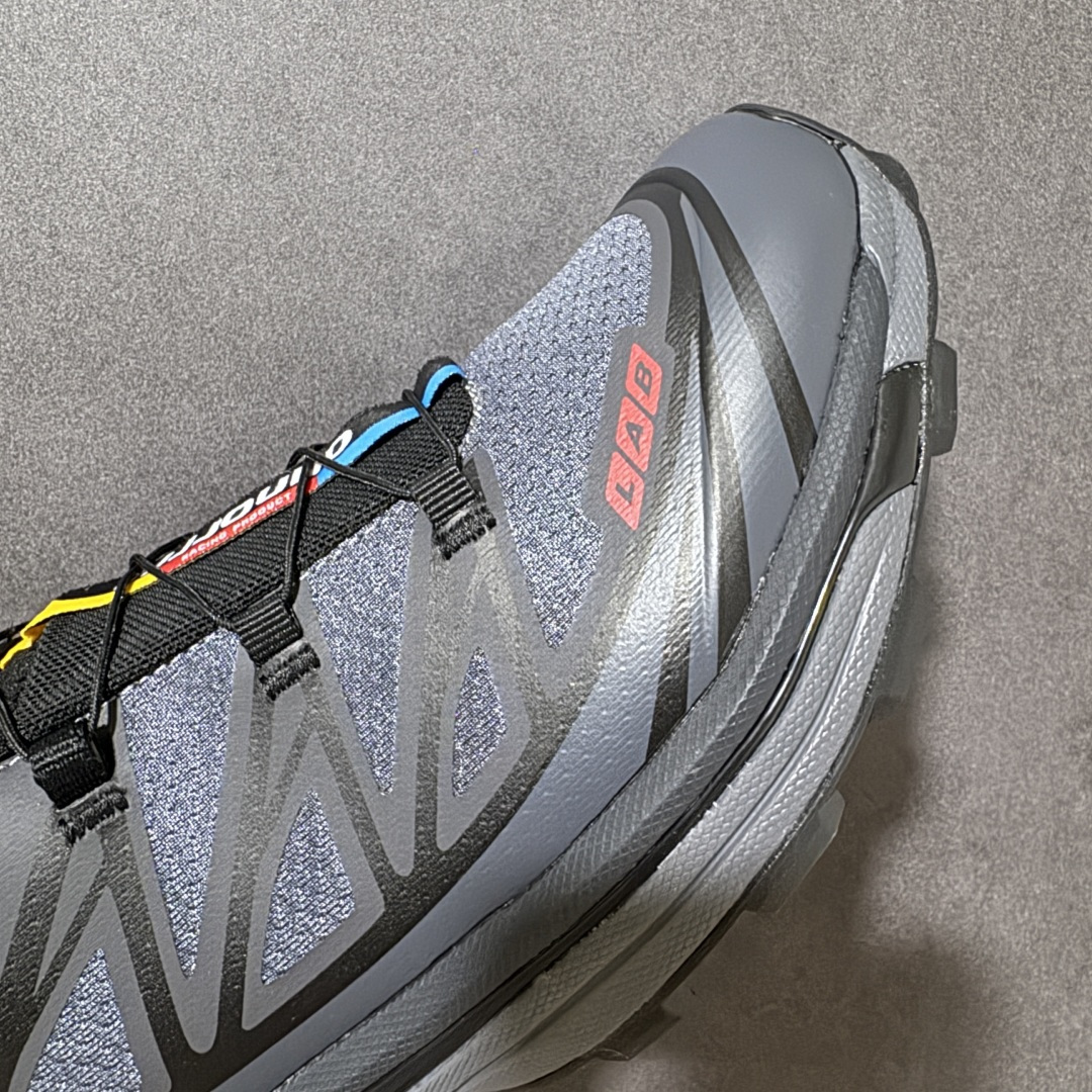 图片[8]-【公司级】 Salomon XT-6 一代 萨洛蒙复古潮流户外机能登山跑鞋 491303 纯原外贸平台特供订单 耗时半年巨作 全套原纸板楦头开发 原厂特供网布配套加持 确保原汁原味 完美呈现版型 原档数据独家私模五层组合大底 原装Ortholite轻量化鞋垫 中底布带钢印编号 原厂TPU锁扣 进口港宝加持 后跟自然饱满 还原公司包裹性 鞋面以“锯齿”状的包裹系统呈现 在基色底之下加入了各种色点缀 将公司的最新技术和时尚前卫的造型融入耐用的长跑款式中 鞋面由 TPU 薄膜制成 并焊接在高耐磨网眼上 使其既时尚又坚固 由 ACS底盘支撑 可增强稳定性和支撑力 以及由橡胶凸耳 Contragrip外底覆盖的 EVA 缓冲中底 旨在应对崎岖的地形 鞋舌上的彩色Salomon 标签、Quicklace 系统以及鞋头、鞋舌和鞋跟上的附加品牌使细节更加完美 让穿着者可以轻松驾驭户外与通勤下的任何运动生活场景 无缝鞋身户外随意纵横 颜值与脚感兼备 出街通勤 绝对非常吸睛 你值得拥有 尺码：36 36.5 37.5 38 38.5 39 40 40.5 41 42 42.5 43 44 44.5 45-选品中心