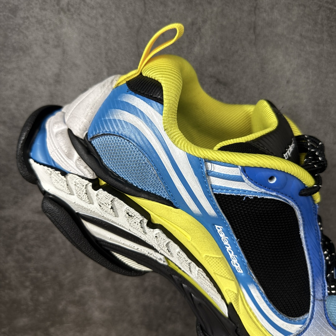 图片[7]-【XA版本】Balenciaga巴黎世家 Triple S .2 厚底系带 低帮 老爹鞋 Balenciaga是由被誉为代表二十世纪的伟大天才设计师 CristobalBalenciaga 创立的，在品牌创立的大半个世纪以来，巴黎世家一直以时尚、典雅闻名于时装界，它的主题产品有女士和男士提包、机车包、鞋子和时装，在15年王大仁卸任品牌设计师后，品牌的风格发生了翻天覆地的变化，凭借着人气超高的街头风T恤、老爹鞋等迅速霸屏各大时装周和时尚圈 货号：865849WTRS21011 尺码：35 36 37 38 39 40 41 42 43 44 45 46-选品中心