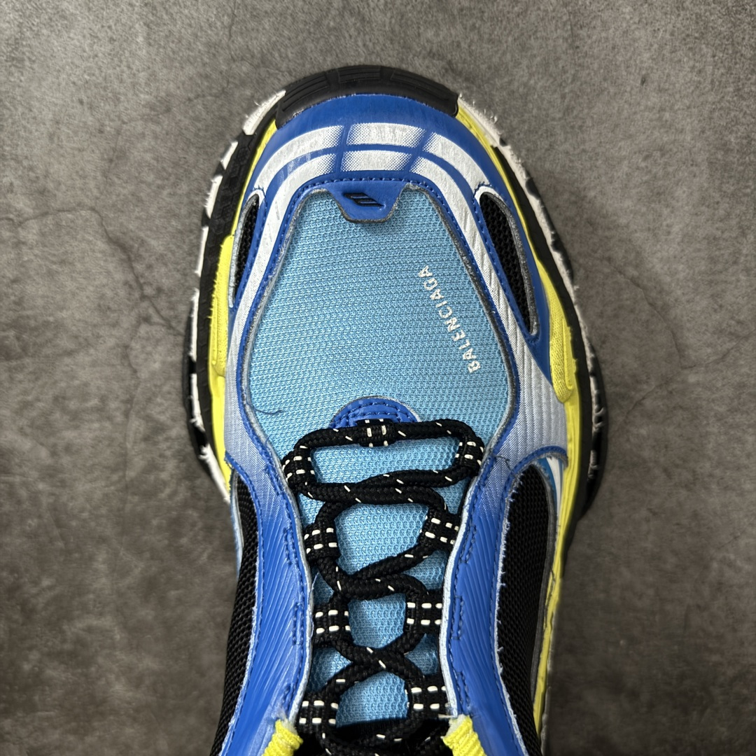 图片[5]-【XA版本】Balenciaga巴黎世家 Triple S .2 厚底系带 低帮 老爹鞋 Balenciaga是由被誉为代表二十世纪的伟大天才设计师 CristobalBalenciaga 创立的，在品牌创立的大半个世纪以来，巴黎世家一直以时尚、典雅闻名于时装界，它的主题产品有女士和男士提包、机车包、鞋子和时装，在15年王大仁卸任品牌设计师后，品牌的风格发生了翻天覆地的变化，凭借着人气超高的街头风T恤、老爹鞋等迅速霸屏各大时装周和时尚圈 货号：865849WTRS21011 尺码：35 36 37 38 39 40 41 42 43 44 45 46-选品中心