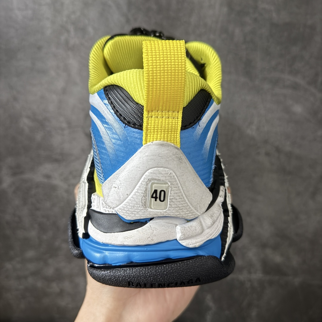 图片[4]-【XA版本】Balenciaga巴黎世家 Triple S .2 厚底系带 低帮 老爹鞋 Balenciaga是由被誉为代表二十世纪的伟大天才设计师 CristobalBalenciaga 创立的，在品牌创立的大半个世纪以来，巴黎世家一直以时尚、典雅闻名于时装界，它的主题产品有女士和男士提包、机车包、鞋子和时装，在15年王大仁卸任品牌设计师后，品牌的风格发生了翻天覆地的变化，凭借着人气超高的街头风T恤、老爹鞋等迅速霸屏各大时装周和时尚圈 货号：865849WTRS21011 尺码：35 36 37 38 39 40 41 42 43 44 45 46-选品中心