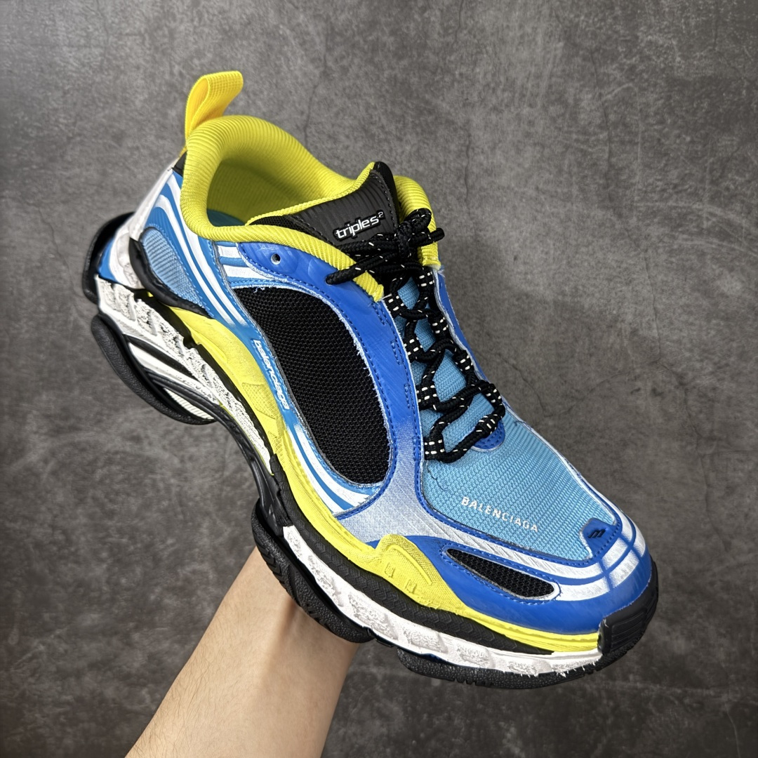 图片[3]-【XA版本】Balenciaga巴黎世家 Triple S .2 厚底系带 低帮 老爹鞋 Balenciaga是由被誉为代表二十世纪的伟大天才设计师 CristobalBalenciaga 创立的，在品牌创立的大半个世纪以来，巴黎世家一直以时尚、典雅闻名于时装界，它的主题产品有女士和男士提包、机车包、鞋子和时装，在15年王大仁卸任品牌设计师后，品牌的风格发生了翻天覆地的变化，凭借着人气超高的街头风T恤、老爹鞋等迅速霸屏各大时装周和时尚圈 货号：865849WTRS21011 尺码：35 36 37 38 39 40 41 42 43 44 45 46-选品中心