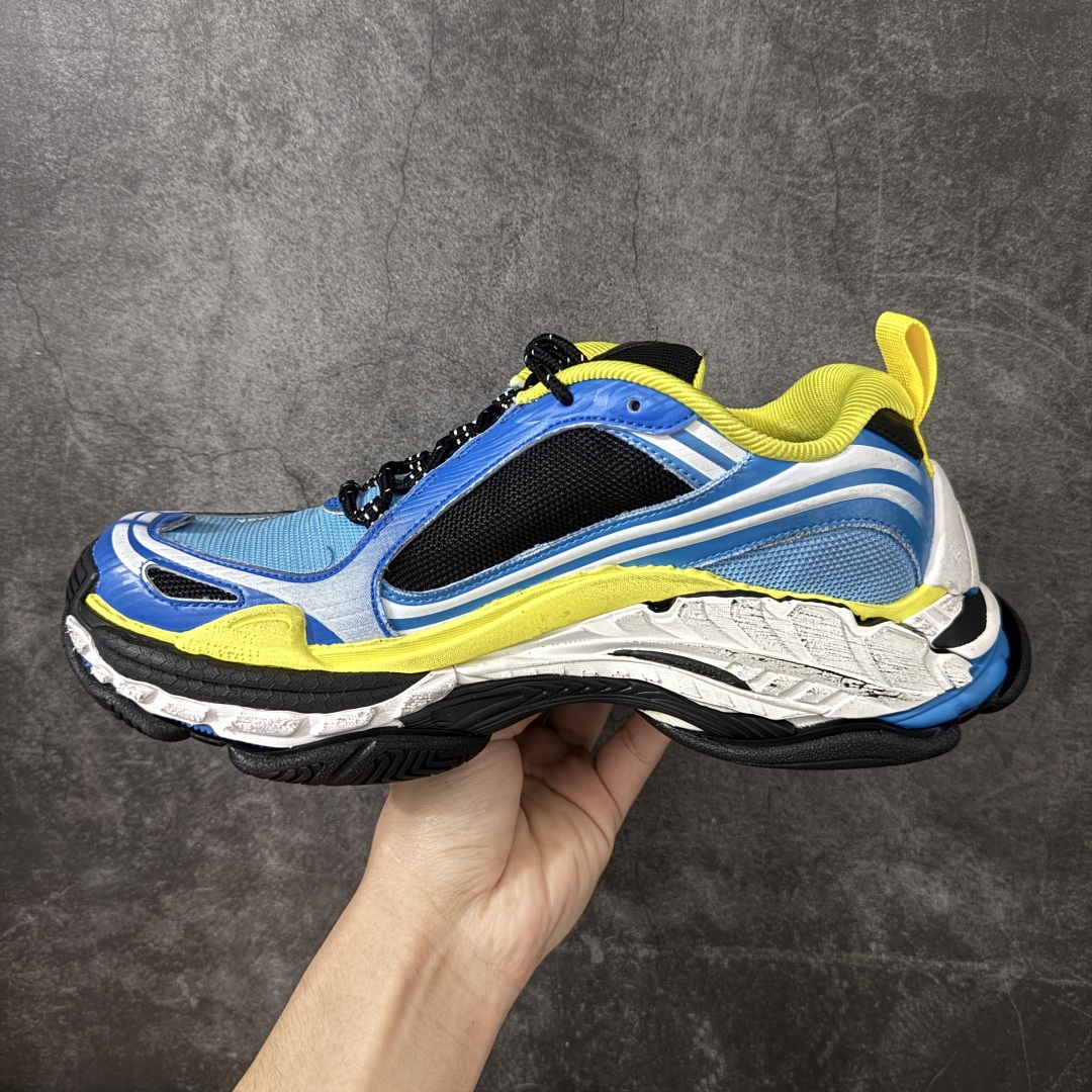 图片[2]-【XA版本】Balenciaga巴黎世家 Triple S .2 厚底系带 低帮 老爹鞋 Balenciaga是由被誉为代表二十世纪的伟大天才设计师 CristobalBalenciaga 创立的，在品牌创立的大半个世纪以来，巴黎世家一直以时尚、典雅闻名于时装界，它的主题产品有女士和男士提包、机车包、鞋子和时装，在15年王大仁卸任品牌设计师后，品牌的风格发生了翻天覆地的变化，凭借着人气超高的街头风T恤、老爹鞋等迅速霸屏各大时装周和时尚圈 货号：865849WTRS21011 尺码：35 36 37 38 39 40 41 42 43 44 45 46-选品中心