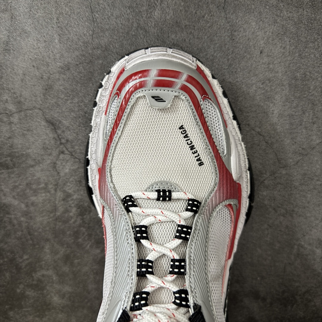图片[5]-【XA版本】Balenciaga巴黎世家 Triple S .2 厚底系带 低帮 老爹鞋 Balenciaga是由被誉为代表二十世纪的伟大天才设计师 CristobalBalenciaga 创立的，在品牌创立的大半个世纪以来，巴黎世家一直以时尚、典雅闻名于时装界，它的主题产品有女士和男士提包、机车包、鞋子和时装，在15年王大仁卸任品牌设计师后，品牌的风格发生了翻天覆地的变化，凭借着人气超高的街头风T恤、老爹鞋等迅速霸屏各大时装周和时尚圈 货号：865849WTRS21011 尺码：35 36 37 38 39 40 41 42 43 44 45 46-选品中心