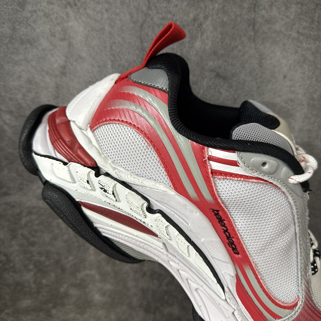 图片[7]-【XA版本】Balenciaga巴黎世家 Triple S .2 厚底系带 低帮 老爹鞋 Balenciaga是由被誉为代表二十世纪的伟大天才设计师 CristobalBalenciaga 创立的，在品牌创立的大半个世纪以来，巴黎世家一直以时尚、典雅闻名于时装界，它的主题产品有女士和男士提包、机车包、鞋子和时装，在15年王大仁卸任品牌设计师后，品牌的风格发生了翻天覆地的变化，凭借着人气超高的街头风T恤、老爹鞋等迅速霸屏各大时装周和时尚圈 货号：865849WTRS21011 尺码：35 36 37 38 39 40 41 42 43 44 45 46-选品中心