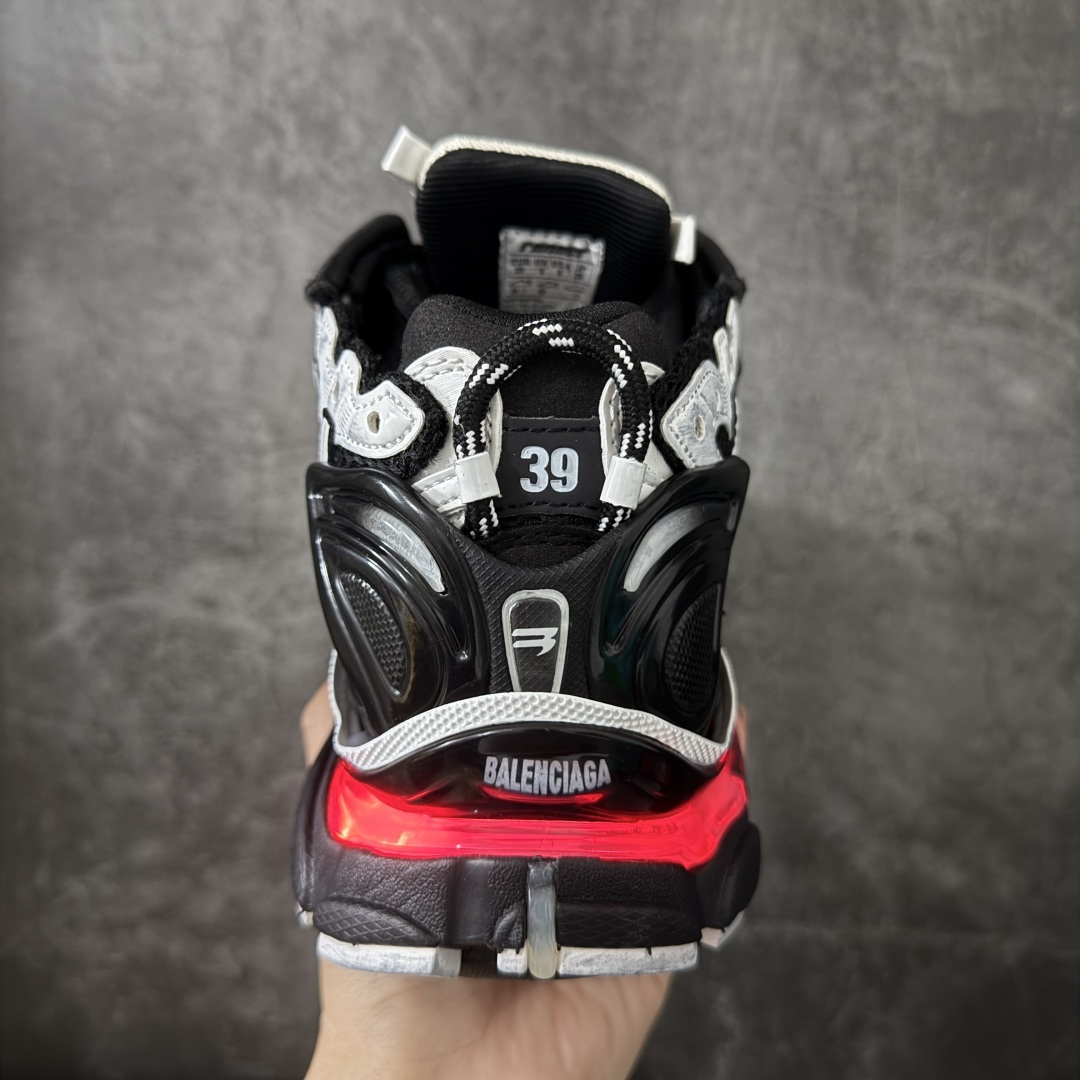图片[4]-【OK版本】巴黎世家 七代半灯鞋Balenciaga 巴黎7.5巴黎世家 最新配色潮流复古休闲鞋 独家采用大容量锂电，反复按压10万次不会坏， 1.锂电池：3.7V 602040 450毫安时 1.65瓦时 2. 驱动IC：11种模式的开/关切换 通过溢胶、做旧、缝线等细节， 展示了设计师 Demna 的运动鞋风格， 用一双「旧鞋」传递复古感，后侧板、 翘起的鞋头，则展示了 Demna 在结构上的未来构想； 原装大盒从里到外一切百分百还原官方配置 顶级专供碾压一切版本 尺码：35-46-选品中心