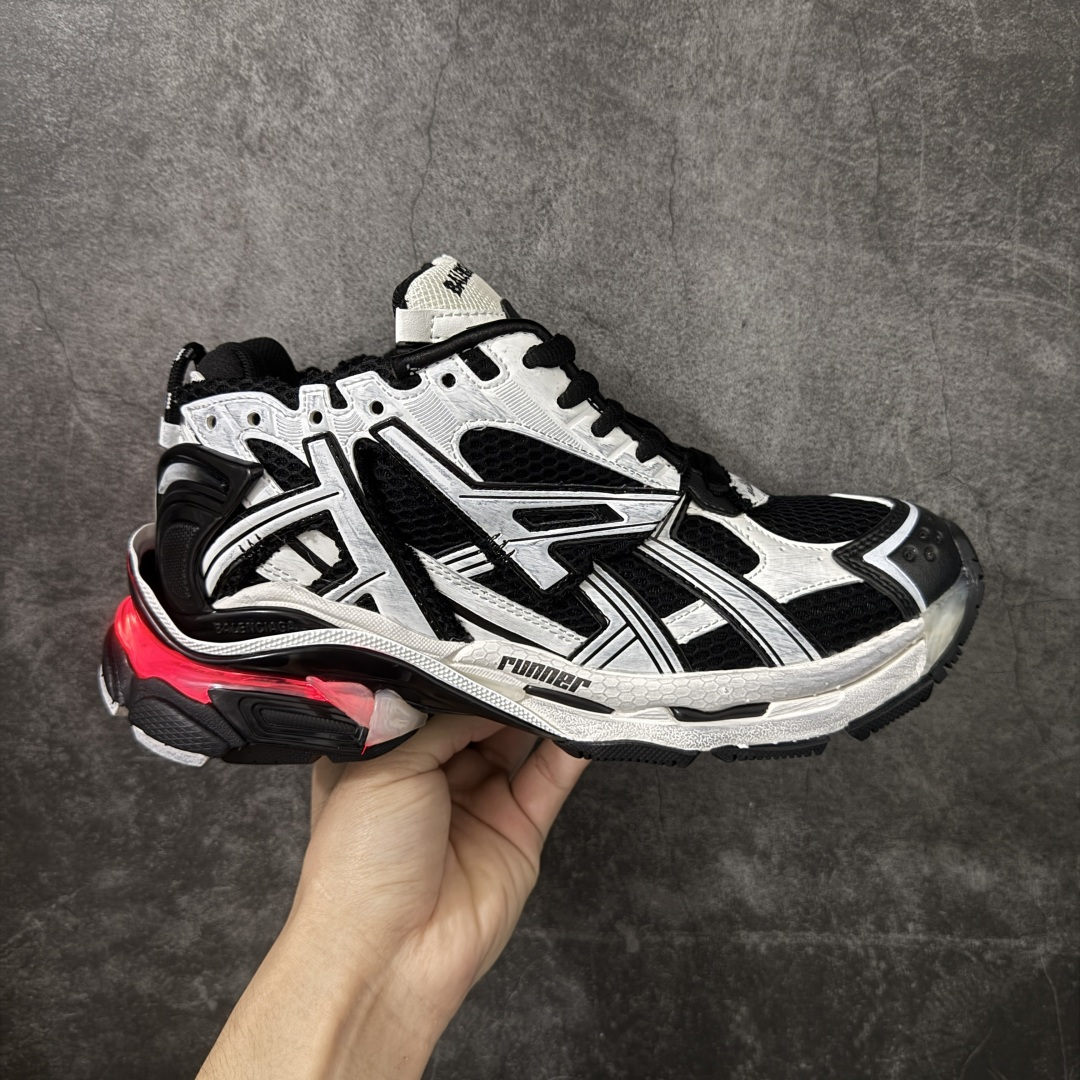 【OK版本】巴黎世家 七代半灯鞋Balenciaga 巴黎7.5巴黎世家 最新配色潮流复古休闲鞋 独家采用大容量锂电，反复按压10万次不会坏， 1.锂电池：3.7V 602040 450毫安时 1.65瓦时 2. 驱动IC：11种模式的开/关切换 通过溢胶、做旧、缝线等细节， 展示了设计师 Demna 的运动鞋风格， 用一双「旧鞋」传递复古感，后侧板、 翘起的鞋头，则展示了 Demna 在结构上的未来构想； 原装大盒从里到外一切百分百还原官方配置 顶级专供碾压一切版本 尺码：35-46-选品中心