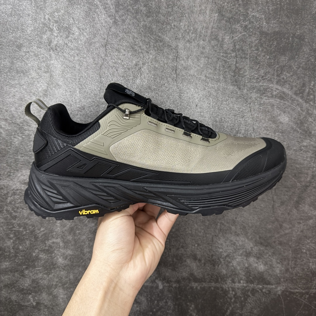 【绿x版】可隆KOLON SPORT Move Alpha 舒适柔软 防水支撑轻便回弹 低帮 徒步鞋 黑绿色 脚感软到像踩云朵☁️—鞋面柔软贴合脚型，走石子路也不硌脚；防滑V黄金大底纹路深似锯齿，泥地、陡坡都稳稳拿捏，下雨天也不怕打滑。黑色耐脏又百搭，日常穿去上班是低调质感，进山徒步是可靠装备，从城市到山野，一双鞋承包所有 “出走计划” 尺码：36-45带半码-选品中心