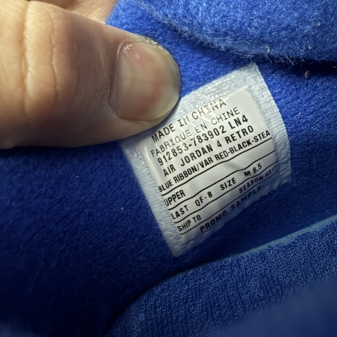 图片[8]-【GX版本】Air Jordan AJ4阿姆蓝！ 货号：912583-783902！ 市售天花板产物 耗时半年巨作 全套原纸板楦头开发 原厂特供皮料加持 确保原汁原味 完美呈现四代版型 一比一鞋头弧度高度鞋身弧度 数据细节工艺流程均保持原鞋一致 原厂TPU网格鞋带扣 正确内里网布 菱角分明不变形无多余毛边 柔软性质感一致于原鞋 市场唯一原厂鞋扣模具 背面可见隐藏注塑口 原厂织唛标 原厂飞人电绣工艺 尾指中部跳三针 独家绑鞋带手法 印刷中底布 四线拉帮 米色美纹纸贴合固定 进口港宝加持 后跟自然饱满 全鞋荧光划线卡点 追求极致完美 每一双都是工艺品 多重QC质检 超越公司货的品控标准 实实在在的免检产品！ 尺码：40 40.5 41 42 42.5 43 44 44.5 45 46 47.5 48.5 49.5 50.5-选品中心