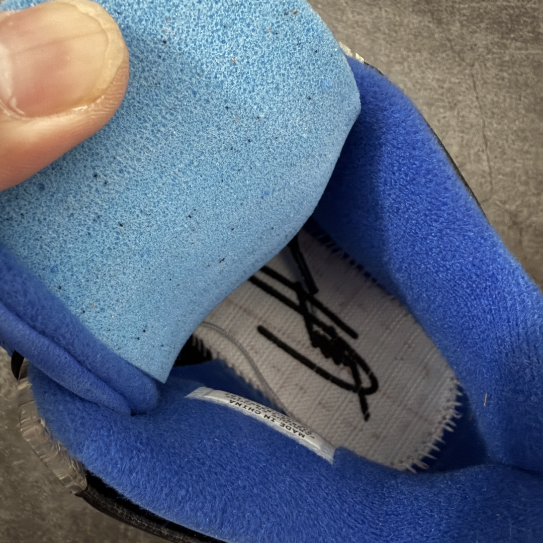 图片[9]-【GX版本】Air Jordan AJ4阿姆蓝！ 货号：912583-783902！ 市售天花板产物 耗时半年巨作 全套原纸板楦头开发 原厂特供皮料加持 确保原汁原味 完美呈现四代版型 一比一鞋头弧度高度鞋身弧度 数据细节工艺流程均保持原鞋一致 原厂TPU网格鞋带扣 正确内里网布 菱角分明不变形无多余毛边 柔软性质感一致于原鞋 市场唯一原厂鞋扣模具 背面可见隐藏注塑口 原厂织唛标 原厂飞人电绣工艺 尾指中部跳三针 独家绑鞋带手法 印刷中底布 四线拉帮 米色美纹纸贴合固定 进口港宝加持 后跟自然饱满 全鞋荧光划线卡点 追求极致完美 每一双都是工艺品 多重QC质检 超越公司货的品控标准 实实在在的免检产品！ 尺码：40 40.5 41 42 42.5 43 44 44.5 45 46 47.5 48.5 49.5 50.5-选品中心