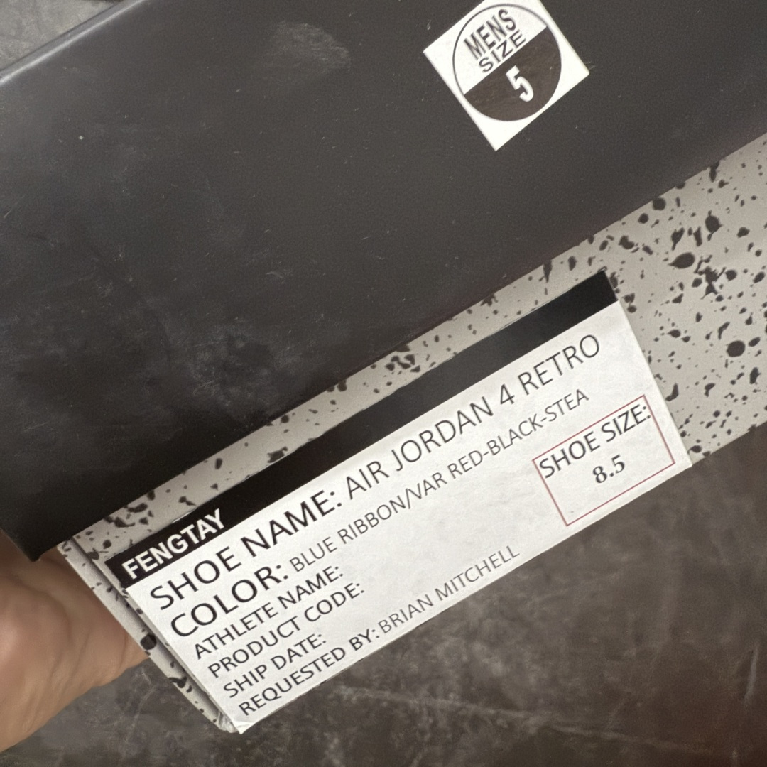 图片[11]-【GX版本】Air Jordan AJ4阿姆蓝！ 货号：912583-783902！ 市售天花板产物 耗时半年巨作 全套原纸板楦头开发 原厂特供皮料加持 确保原汁原味 完美呈现四代版型 一比一鞋头弧度高度鞋身弧度 数据细节工艺流程均保持原鞋一致 原厂TPU网格鞋带扣 正确内里网布 菱角分明不变形无多余毛边 柔软性质感一致于原鞋 市场唯一原厂鞋扣模具 背面可见隐藏注塑口 原厂织唛标 原厂飞人电绣工艺 尾指中部跳三针 独家绑鞋带手法 印刷中底布 四线拉帮 米色美纹纸贴合固定 进口港宝加持 后跟自然饱满 全鞋荧光划线卡点 追求极致完美 每一双都是工艺品 多重QC质检 超越公司货的品控标准 实实在在的免检产品！ 尺码：40 40.5 41 42 42.5 43 44 44.5 45 46 47.5 48.5 49.5 50.5-选品中心