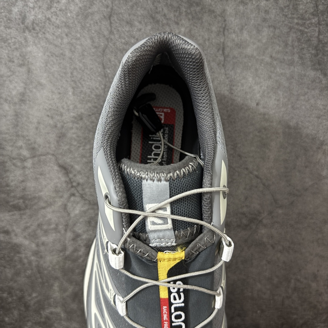 图片[8]-【莞产版】 Salomon XT-6 一代 萨洛蒙复古潮流户外机能登山跑鞋 元祖灰色 473057 纯原外贸平台特供订单 耗时半年巨作 全套原纸板楦头开发 原厂特供网布配套加持 确保原汁原味 完美呈现版型 原档数据独家私模五层组合大底 原装Ortholite轻量化鞋垫 中底布带钢印编号 原厂TPU锁扣 进口港宝加持 后跟自然饱满 还原公司包裹性 鞋面以“锯齿”状的包裹系统呈现 在基色底之下加入了各种色点缀 将公司的最新技术和时尚前卫的造型融入耐用的长跑款式中 鞋面由 TPU 薄膜制成 并焊接在高耐磨网眼上 使其既时尚又坚固 由 ACS底盘支撑 可增强稳定性和支撑力 以及由橡胶凸耳 Contragrip外底覆盖的 EVA 缓冲中底 旨在应对崎岖的地形 鞋舌上的彩色Salomon 标签、Quicklace 系统以及鞋头、鞋舌和鞋跟上的附加品牌使细节更加完美 让穿着者可以轻松驾驭户外与通勤下的任何运动生活场景 无缝鞋身户外随意纵横 颜值与脚感兼备 出街通勤 绝对非常吸睛 你值得拥有 尺码：36 36.5 37.5 38 38.5 39 40 40.5 41 42 42.5 43 44 44.5 45 46-选品中心