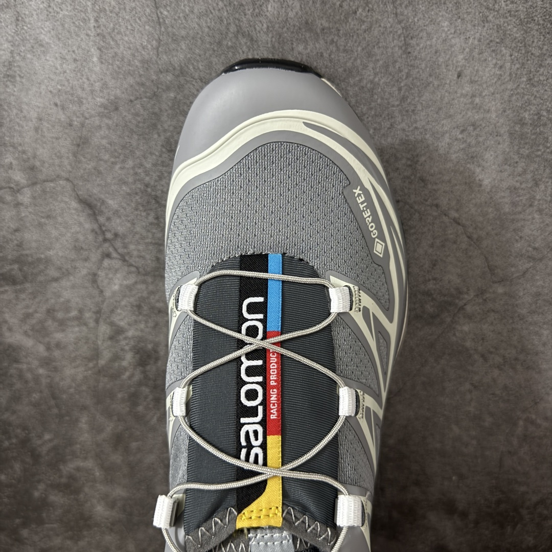 图片[5]-【莞产版】 Salomon XT-6 一代 萨洛蒙复古潮流户外机能登山跑鞋 元祖灰色 473057 纯原外贸平台特供订单 耗时半年巨作 全套原纸板楦头开发 原厂特供网布配套加持 确保原汁原味 完美呈现版型 原档数据独家私模五层组合大底 原装Ortholite轻量化鞋垫 中底布带钢印编号 原厂TPU锁扣 进口港宝加持 后跟自然饱满 还原公司包裹性 鞋面以“锯齿”状的包裹系统呈现 在基色底之下加入了各种色点缀 将公司的最新技术和时尚前卫的造型融入耐用的长跑款式中 鞋面由 TPU 薄膜制成 并焊接在高耐磨网眼上 使其既时尚又坚固 由 ACS底盘支撑 可增强稳定性和支撑力 以及由橡胶凸耳 Contragrip外底覆盖的 EVA 缓冲中底 旨在应对崎岖的地形 鞋舌上的彩色Salomon 标签、Quicklace 系统以及鞋头、鞋舌和鞋跟上的附加品牌使细节更加完美 让穿着者可以轻松驾驭户外与通勤下的任何运动生活场景 无缝鞋身户外随意纵横 颜值与脚感兼备 出街通勤 绝对非常吸睛 你值得拥有 尺码：36 36.5 37.5 38 38.5 39 40 40.5 41 42 42.5 43 44 44.5 45 46-选品中心