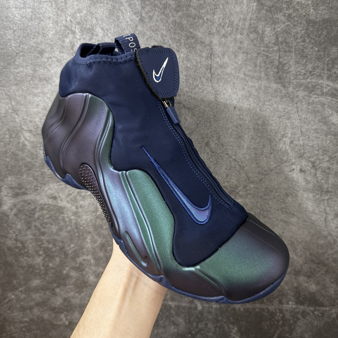 图片[3]-【莞顶纯原】Nike Air Flightposite One 飞行风一代系列中帮休闲运动文化篮球鞋“紫风渐变炫彩紫风衣”碳板风一复刻版 风衣 HJ4481-900 采用一次成型聚氨酯铸模脚型内膜鞋面材质 鞋垫嵌入前后掌ZOOM回弹缓震气垫 超大TPU模块组合耐磨橡胶大底❗️ 经典的全黑配色 Nike Air Flightposite 2014 “Carbon Fiber” 又将我们带回到那个难忘的年代。低调而奢华感十足的碳纤维纹路鞋面，经典的拉链式设计，在十多年后的今天，这款碳板风仍然颇具魅力，诸多细节值得细细品味。 尺码：40-46-选品中心