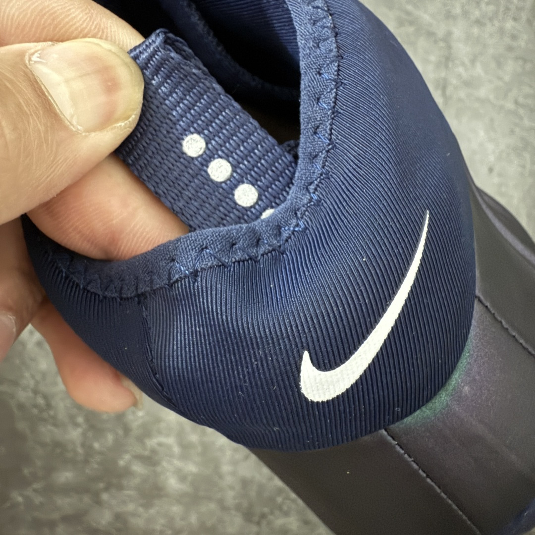 图片[2]-【莞顶纯原】Nike Air Flightposite One 飞行风一代系列中帮休闲运动文化篮球鞋“紫风渐变炫彩紫风衣”碳板风一复刻版 风衣 HJ4481-900 采用一次成型聚氨酯铸模脚型内膜鞋面材质 鞋垫嵌入前后掌ZOOM回弹缓震气垫 超大TPU模块组合耐磨橡胶大底❗️ 经典的全黑配色 Nike Air Flightposite 2014 “Carbon Fiber” 又将我们带回到那个难忘的年代。低调而奢华感十足的碳纤维纹路鞋面，经典的拉链式设计，在十多年后的今天，这款碳板风仍然颇具魅力，诸多细节值得细细品味。 尺码：40-46-选品中心
