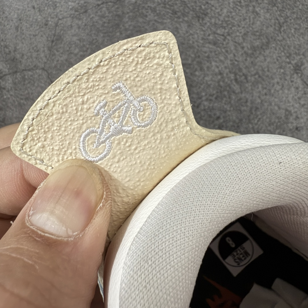 图片[3]-【新DT版】Nigel Sylvester x Jordan Air Jordan AJ4 联名白砖红 IQ8055-100 全套原纸板楦头开发 原厂特供皮料加持 确保原汁原味 完美呈现四代版型 一比一鞋头弧度高度鞋身弧度 数据细节工艺流程均保持原鞋一致 原厂TPU网格鞋带扣 正确内里网布 菱角分明不变形无多余毛边 柔软性质感一致于原鞋 市场唯一原厂鞋扣模具 背面可见隐藏注塑口 原厂织唛标 原厂飞人电绣工艺 尾指中部跳三针 独家绑鞋带手法 印刷中底布 四线拉帮 米色美纹纸贴合固定 进口港宝加持 后跟自然饱满 全鞋荧光划线卡点 追求极致完美 每一双都是工艺品 多重QC质检 超越公司货的品控标准 实实在在的免检产品 尺码：40.5 41 42 42.5 43 44 44.5 45 45.5 46 47.5 48.5-选品中心