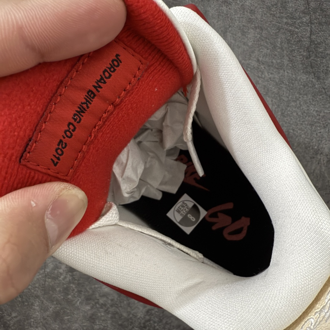 图片[9]-【新DT版】Nigel Sylvester x Jordan Air Jordan AJ4 联名白砖红 IQ8055-100 全套原纸板楦头开发 原厂特供皮料加持 确保原汁原味 完美呈现四代版型 一比一鞋头弧度高度鞋身弧度 数据细节工艺流程均保持原鞋一致 原厂TPU网格鞋带扣 正确内里网布 菱角分明不变形无多余毛边 柔软性质感一致于原鞋 市场唯一原厂鞋扣模具 背面可见隐藏注塑口 原厂织唛标 原厂飞人电绣工艺 尾指中部跳三针 独家绑鞋带手法 印刷中底布 四线拉帮 米色美纹纸贴合固定 进口港宝加持 后跟自然饱满 全鞋荧光划线卡点 追求极致完美 每一双都是工艺品 多重QC质检 超越公司货的品控标准 实实在在的免检产品 尺码：40.5 41 42 42.5 43 44 44.5 45 45.5 46 47.5 48.5-选品中心