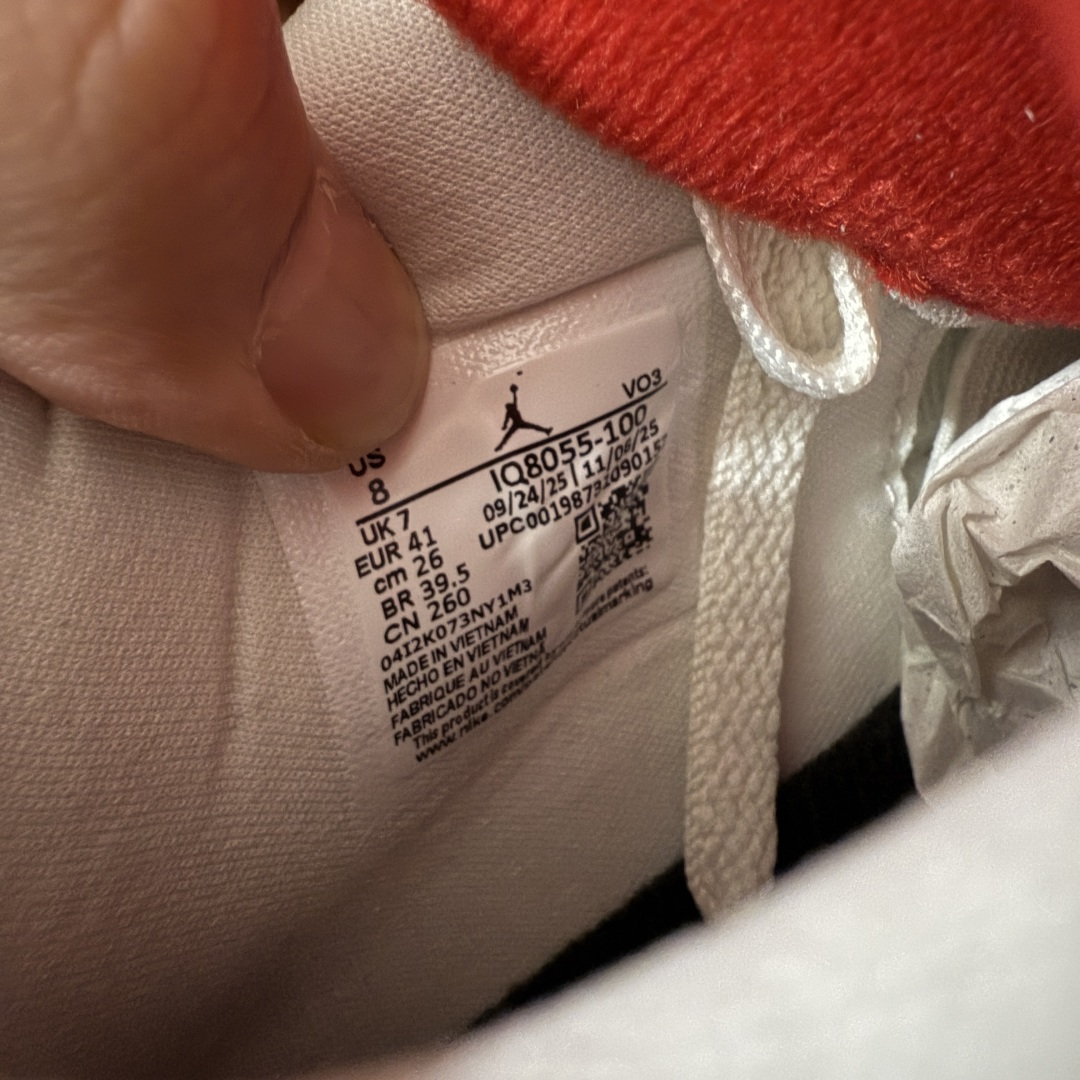 图片[10]-【新DT版】Nigel Sylvester x Jordan Air Jordan AJ4 联名白砖红 IQ8055-100 全套原纸板楦头开发 原厂特供皮料加持 确保原汁原味 完美呈现四代版型 一比一鞋头弧度高度鞋身弧度 数据细节工艺流程均保持原鞋一致 原厂TPU网格鞋带扣 正确内里网布 菱角分明不变形无多余毛边 柔软性质感一致于原鞋 市场唯一原厂鞋扣模具 背面可见隐藏注塑口 原厂织唛标 原厂飞人电绣工艺 尾指中部跳三针 独家绑鞋带手法 印刷中底布 四线拉帮 米色美纹纸贴合固定 进口港宝加持 后跟自然饱满 全鞋荧光划线卡点 追求极致完美 每一双都是工艺品 多重QC质检 超越公司货的品控标准 实实在在的免检产品 尺码：40.5 41 42 42.5 43 44 44.5 45 45.5 46 47.5 48.5-选品中心
