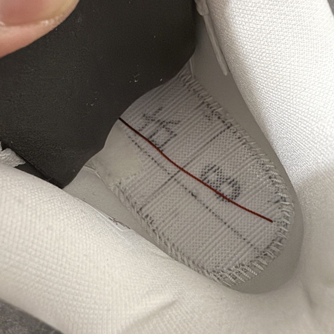 图片[11]-【新DT版】Nigel Sylvester x Jordan Air Jordan AJ4 联名白砖红 IQ8055-100 全套原纸板楦头开发 原厂特供皮料加持 确保原汁原味 完美呈现四代版型 一比一鞋头弧度高度鞋身弧度 数据细节工艺流程均保持原鞋一致 原厂TPU网格鞋带扣 正确内里网布 菱角分明不变形无多余毛边 柔软性质感一致于原鞋 市场唯一原厂鞋扣模具 背面可见隐藏注塑口 原厂织唛标 原厂飞人电绣工艺 尾指中部跳三针 独家绑鞋带手法 印刷中底布 四线拉帮 米色美纹纸贴合固定 进口港宝加持 后跟自然饱满 全鞋荧光划线卡点 追求极致完美 每一双都是工艺品 多重QC质检 超越公司货的品控标准 实实在在的免检产品 尺码：40.5 41 42 42.5 43 44 44.5 45 45.5 46 47.5 48.5-选品中心