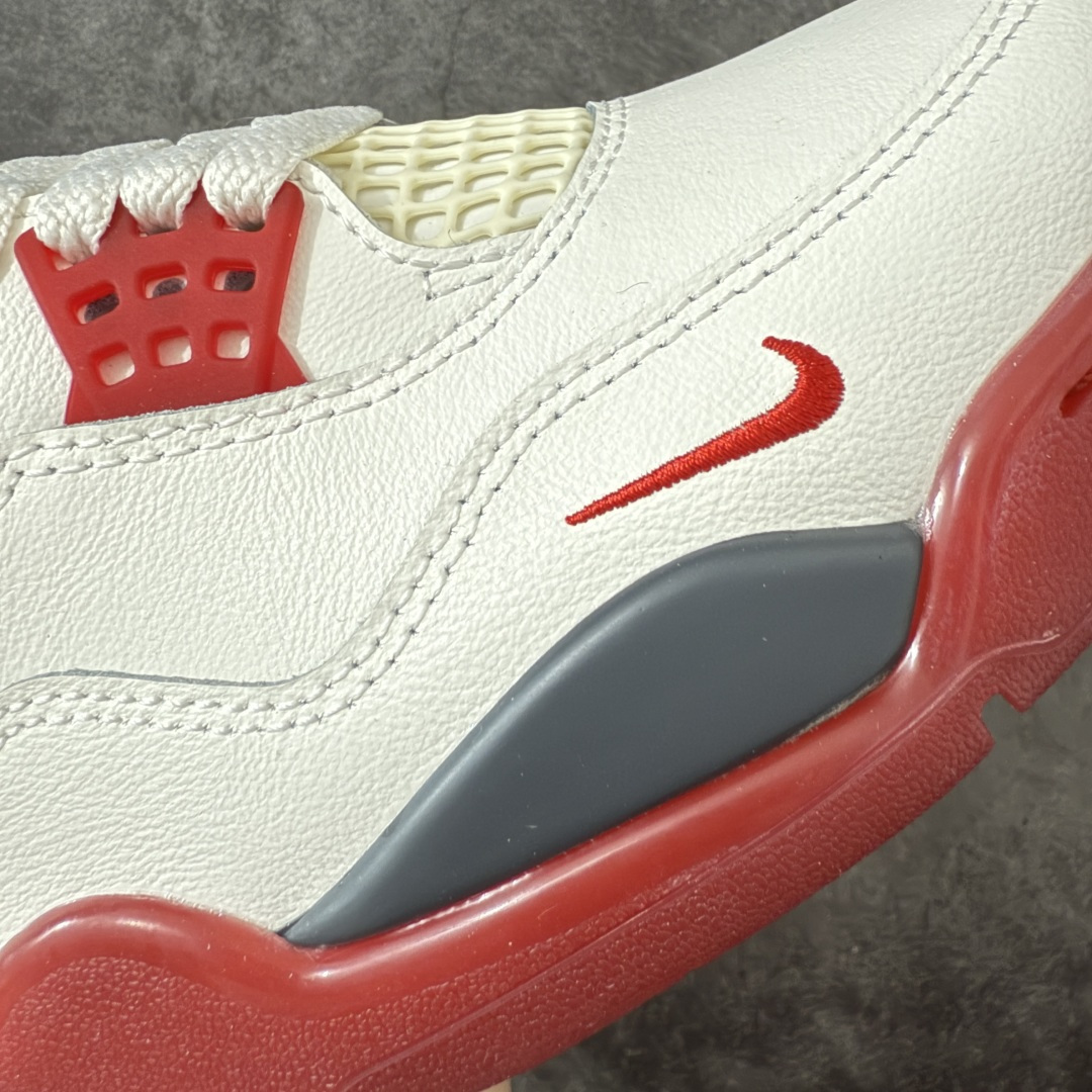图片[6]-【新DT版】Nigel Sylvester x Jordan Air Jordan AJ4 联名白砖红 IQ8055-100 全套原纸板楦头开发 原厂特供皮料加持 确保原汁原味 完美呈现四代版型 一比一鞋头弧度高度鞋身弧度 数据细节工艺流程均保持原鞋一致 原厂TPU网格鞋带扣 正确内里网布 菱角分明不变形无多余毛边 柔软性质感一致于原鞋 市场唯一原厂鞋扣模具 背面可见隐藏注塑口 原厂织唛标 原厂飞人电绣工艺 尾指中部跳三针 独家绑鞋带手法 印刷中底布 四线拉帮 米色美纹纸贴合固定 进口港宝加持 后跟自然饱满 全鞋荧光划线卡点 追求极致完美 每一双都是工艺品 多重QC质检 超越公司货的品控标准 实实在在的免检产品 尺码：40.5 41 42 42.5 43 44 44.5 45 45.5 46 47.5 48.5-选品中心
