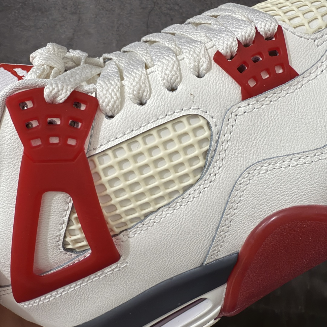 图片[5]-【新DT版】Nigel Sylvester x Jordan Air Jordan AJ4 联名白砖红 IQ8055-100 全套原纸板楦头开发 原厂特供皮料加持 确保原汁原味 完美呈现四代版型 一比一鞋头弧度高度鞋身弧度 数据细节工艺流程均保持原鞋一致 原厂TPU网格鞋带扣 正确内里网布 菱角分明不变形无多余毛边 柔软性质感一致于原鞋 市场唯一原厂鞋扣模具 背面可见隐藏注塑口 原厂织唛标 原厂飞人电绣工艺 尾指中部跳三针 独家绑鞋带手法 印刷中底布 四线拉帮 米色美纹纸贴合固定 进口港宝加持 后跟自然饱满 全鞋荧光划线卡点 追求极致完美 每一双都是工艺品 多重QC质检 超越公司货的品控标准 实实在在的免检产品 尺码：40.5 41 42 42.5 43 44 44.5 45 45.5 46 47.5 48.5-选品中心
