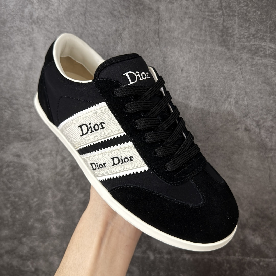 图片[3]-【广东纯原版】Dior Ribbon 德训鞋 经典复刻 多色可选 品牌标志性缎带印花，致敬经典J\’Adior设计，辨识度拉满 优质绒面牛皮革拼接面料，质感细腻，上脚柔软不磨脚 复古生胶防滑鞋底，兼顾舒适与实用性，日常通勤/出游轻松驾驭 粉/白/黑/奶茶4种配色，适配甜妹/酷飒/温柔多种风格 尺码：35-40-选品中心