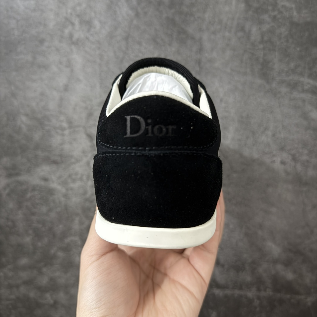 图片[4]-【广东纯原版】Dior Ribbon 德训鞋 经典复刻 多色可选 品牌标志性缎带印花，致敬经典J\’Adior设计，辨识度拉满 优质绒面牛皮革拼接面料，质感细腻，上脚柔软不磨脚 复古生胶防滑鞋底，兼顾舒适与实用性，日常通勤/出游轻松驾驭 粉/白/黑/奶茶4种配色，适配甜妹/酷飒/温柔多种风格 尺码：35-40-选品中心