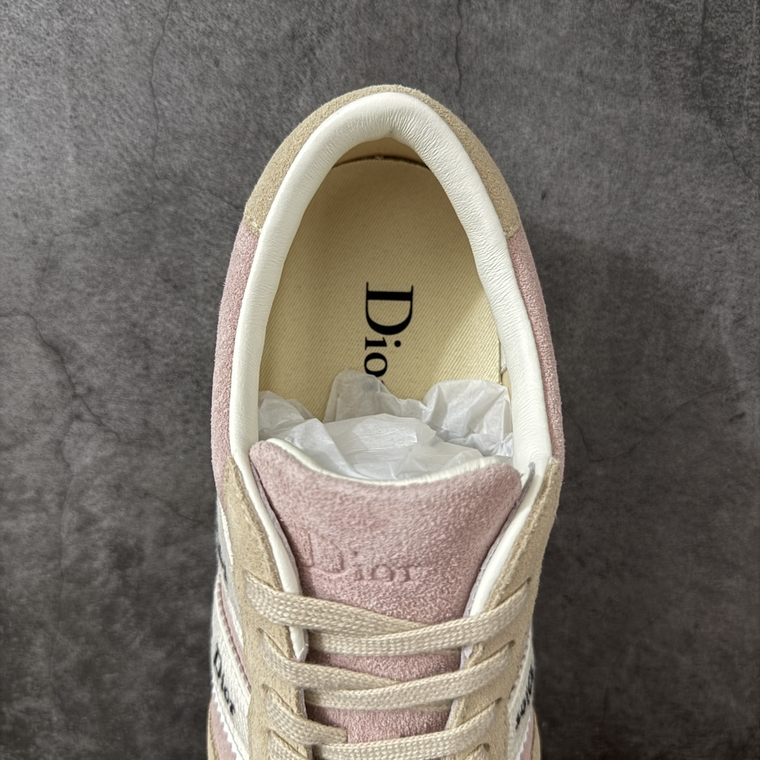 图片[8]-【广东纯原版】Dior Ribbon 德训鞋 经典复刻 多色可选 品牌标志性缎带印花，致敬经典J\’Adior设计，辨识度拉满 优质绒面牛皮革拼接面料，质感细腻，上脚柔软不磨脚 复古生胶防滑鞋底，兼顾舒适与实用性，日常通勤/出游轻松驾驭 粉/白/黑/奶茶4种配色，适配甜妹/酷飒/温柔多种风格 尺码：35-40-选品中心
