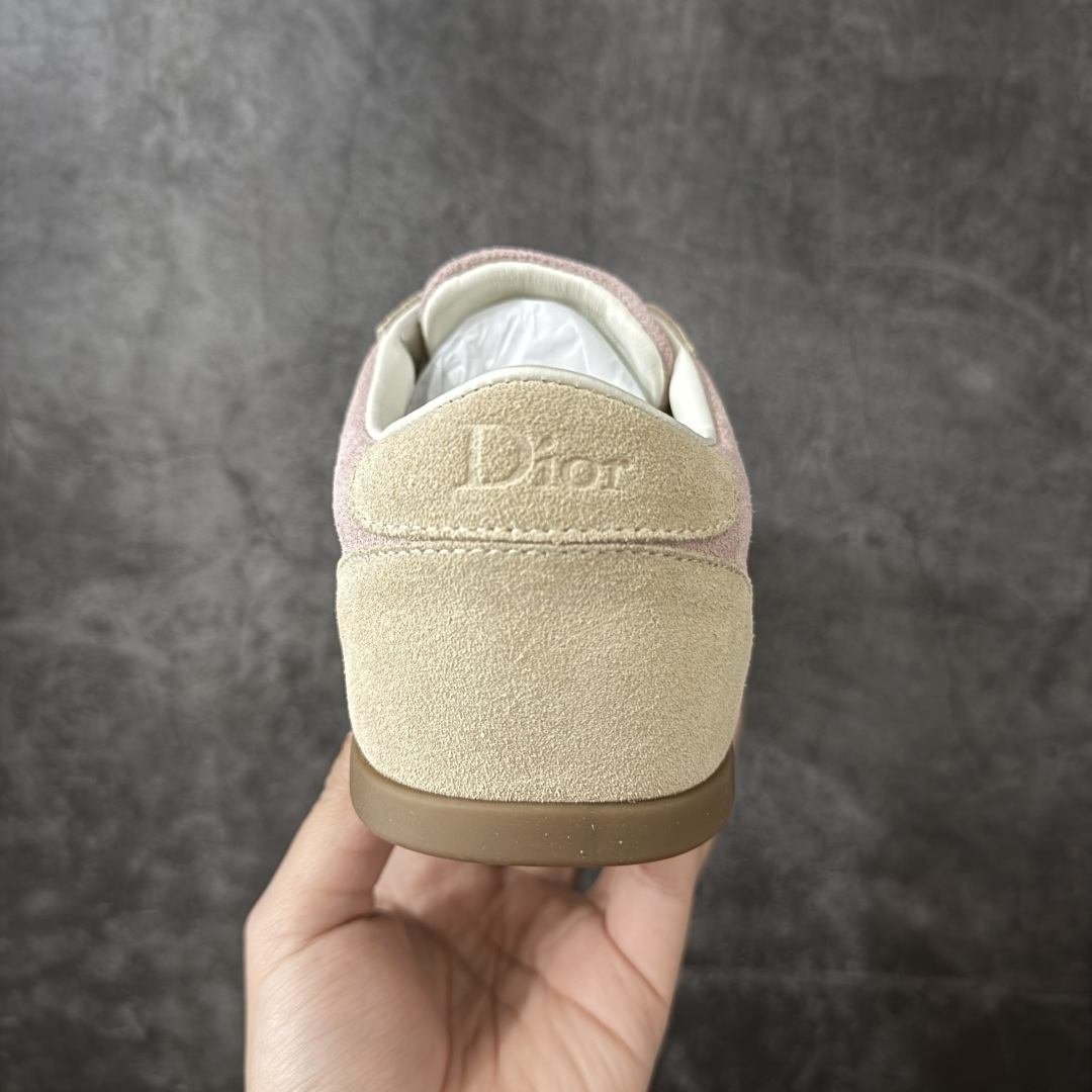 图片[4]-【广东纯原版】Dior Ribbon 德训鞋 经典复刻 多色可选 品牌标志性缎带印花，致敬经典J\’Adior设计，辨识度拉满 优质绒面牛皮革拼接面料，质感细腻，上脚柔软不磨脚 复古生胶防滑鞋底，兼顾舒适与实用性，日常通勤/出游轻松驾驭 粉/白/黑/奶茶4种配色，适配甜妹/酷飒/温柔多种风格 尺码：35-40-选品中心