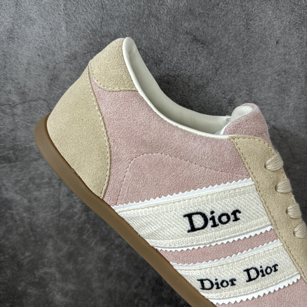 图片[7]-【广东纯原版】Dior Ribbon 德训鞋 经典复刻 多色可选 品牌标志性缎带印花，致敬经典J\’Adior设计，辨识度拉满 优质绒面牛皮革拼接面料，质感细腻，上脚柔软不磨脚 复古生胶防滑鞋底，兼顾舒适与实用性，日常通勤/出游轻松驾驭 粉/白/黑/奶茶4种配色，适配甜妹/酷飒/温柔多种风格 尺码：35-40-选品中心