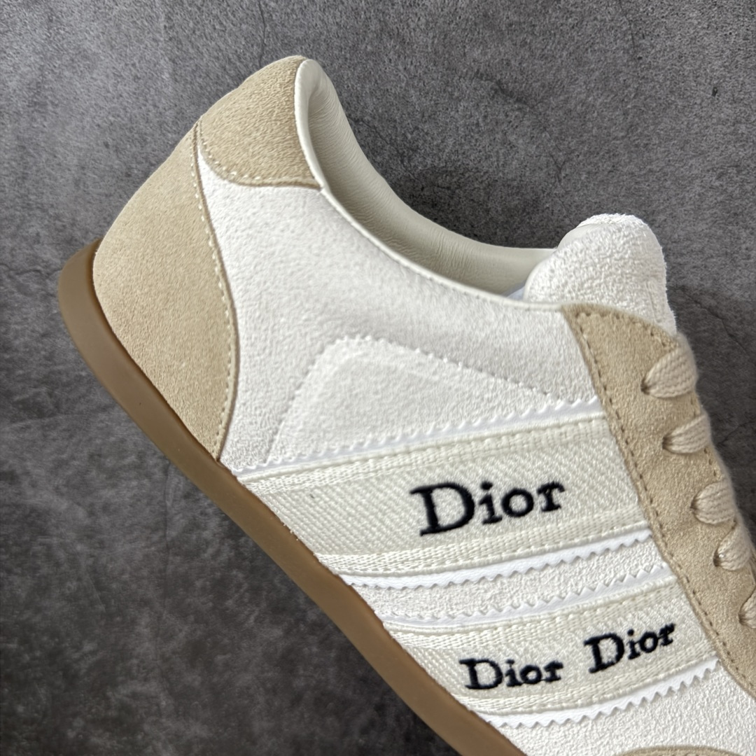图片[7]-【广东纯原版】Dior Ribbon 德训鞋 经典复刻 多色可选 品牌标志性缎带印花，致敬经典J\’Adior设计，辨识度拉满 优质绒面牛皮革拼接面料，质感细腻，上脚柔软不磨脚 复古生胶防滑鞋底，兼顾舒适与实用性，日常通勤/出游轻松驾驭 粉/白/黑/奶茶4种配色，适配甜妹/酷飒/温柔多种风格 尺码：35-40-选品中心