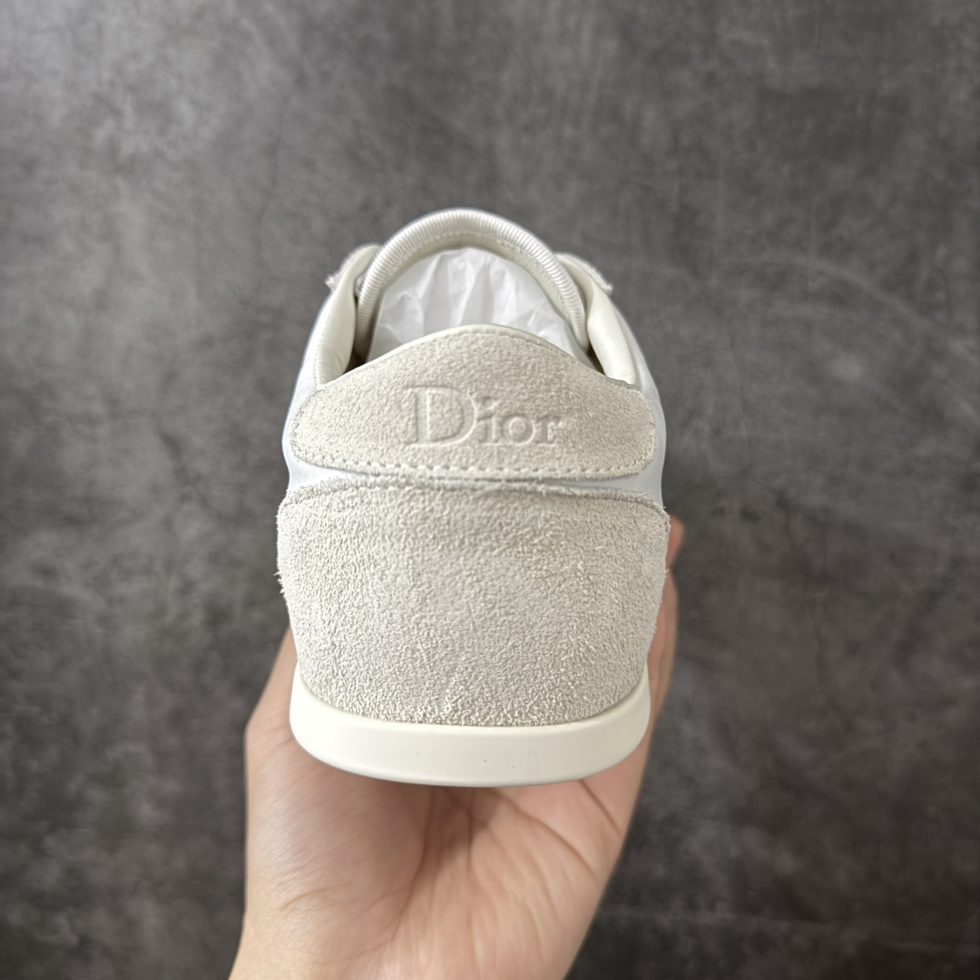 图片[4]-【广东纯原版】Dior Ribbon 德训鞋 经典复刻 多色可选 品牌标志性缎带印花，致敬经典J\’Adior设计，辨识度拉满 优质绒面牛皮革拼接面料，质感细腻，上脚柔软不磨脚 复古生胶防滑鞋底，兼顾舒适与实用性，日常通勤/出游轻松驾驭 粉/白/黑/奶茶4种配色，适配甜妹/酷飒/温柔多种风格 尺码：35-40-选品中心