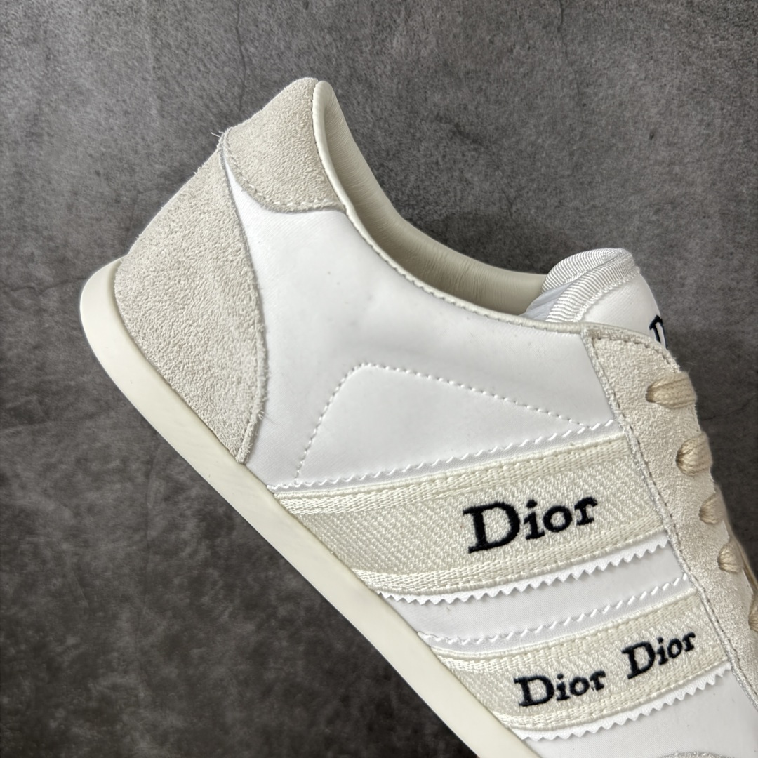 图片[7]-【广东纯原版】Dior Ribbon 德训鞋 经典复刻 多色可选 品牌标志性缎带印花，致敬经典J\’Adior设计，辨识度拉满 优质绒面牛皮革拼接面料，质感细腻，上脚柔软不磨脚 复古生胶防滑鞋底，兼顾舒适与实用性，日常通勤/出游轻松驾驭 粉/白/黑/奶茶4种配色，适配甜妹/酷飒/温柔多种风格 尺码：35-40-选品中心