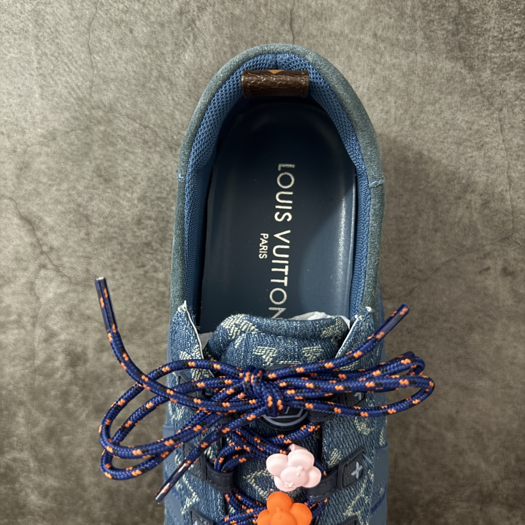 图片[8]-【广东纯原版】2026早春发布新款LOUIS VUITTON SneaKerina 德训鞋 芭蕾舞鞋 采用 Sacchetto 制鞋工艺，赋予柔韧鞋底与轻盈内部设计，适合日常休闲及精致造型。 sneakerina运动鞋惊艳曝光 设计灵感源自芭蕾舞平底鞋 优雅与复古并存 整体低调又老钱 原版购入 独家开模 媲美原版头层小牛皮 鞋面系带设计，侧面印有 LV 标志，后跟处配有拉环。——这双鞋简直是优雅与松弛感的完美融合！💃 尺码：35-40-选品中心