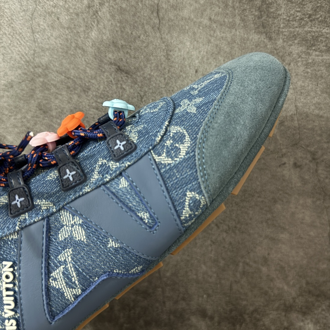 图片[6]-【广东纯原版】2026早春发布新款LOUIS VUITTON SneaKerina 德训鞋 芭蕾舞鞋 采用 Sacchetto 制鞋工艺，赋予柔韧鞋底与轻盈内部设计，适合日常休闲及精致造型。 sneakerina运动鞋惊艳曝光 设计灵感源自芭蕾舞平底鞋 优雅与复古并存 整体低调又老钱 原版购入 独家开模 媲美原版头层小牛皮 鞋面系带设计，侧面印有 LV 标志，后跟处配有拉环。——这双鞋简直是优雅与松弛感的完美融合！💃 尺码：35-40-选品中心