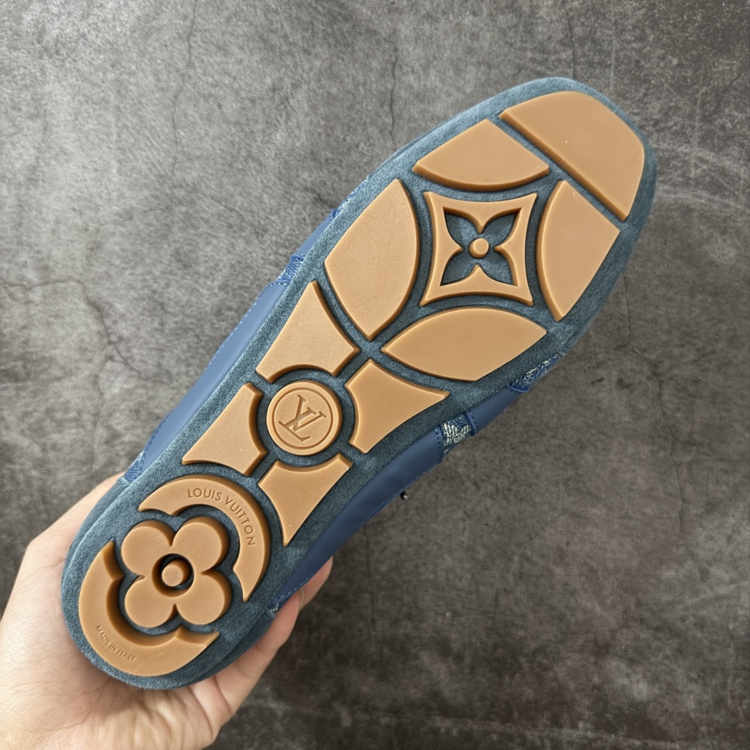 图片[9]-【广东纯原版】2026早春发布新款LOUIS VUITTON SneaKerina 德训鞋 芭蕾舞鞋 采用 Sacchetto 制鞋工艺，赋予柔韧鞋底与轻盈内部设计，适合日常休闲及精致造型。 sneakerina运动鞋惊艳曝光 设计灵感源自芭蕾舞平底鞋 优雅与复古并存 整体低调又老钱 原版购入 独家开模 媲美原版头层小牛皮 鞋面系带设计，侧面印有 LV 标志，后跟处配有拉环。——这双鞋简直是优雅与松弛感的完美融合！💃 尺码：35-40-选品中心
