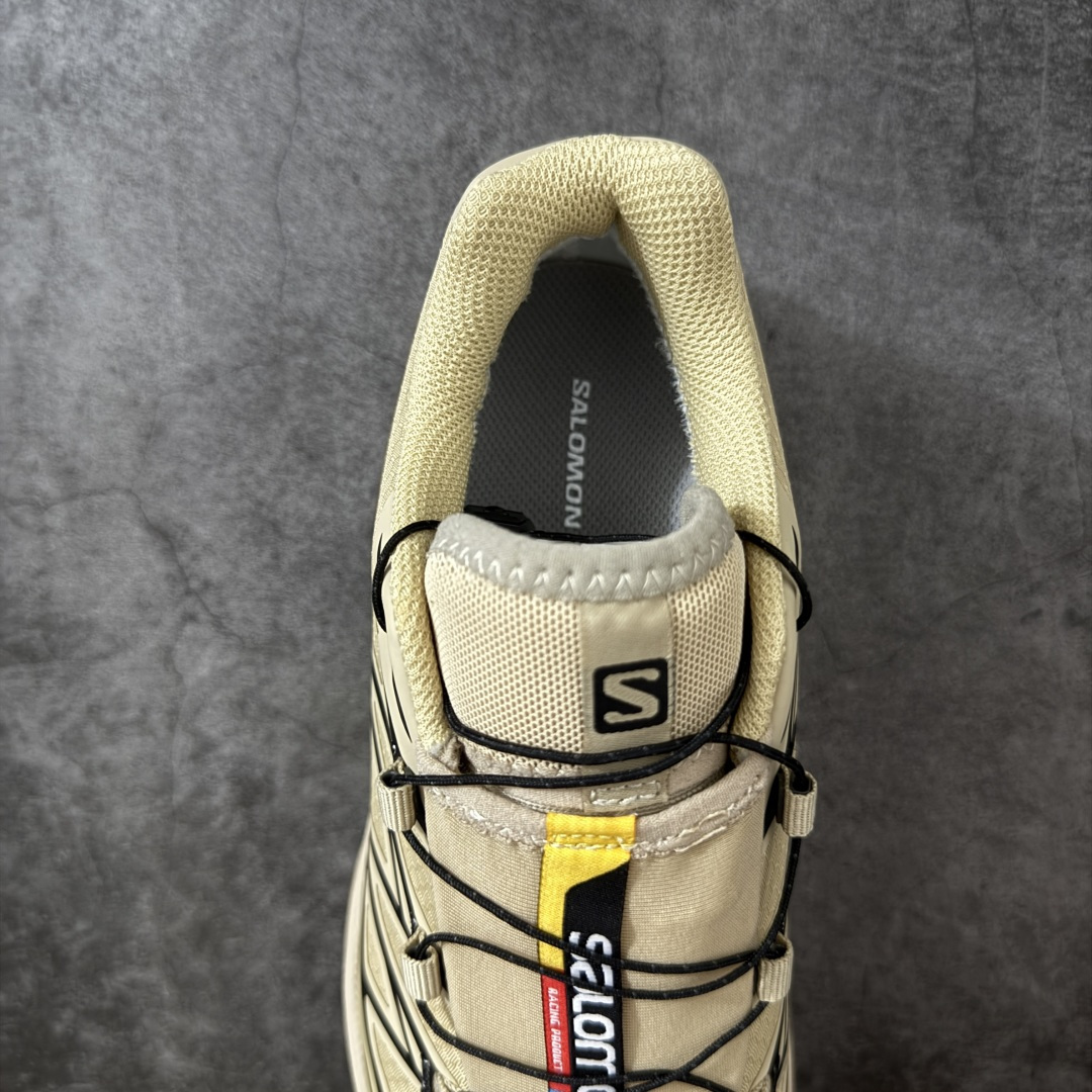 图片[8]-【W1防水版】 Salomon XT-6 Gore-Tex防水款 萨洛蒙复古潮流户外机能登山跑鞋 卡其棕色 474455 市场唯一防水版本 区别假材料 纯原外贸平台特供订单 耗时半年巨作 全套原纸板楦头开发 原厂特供网布配套加持 确保原汁原味 完美呈现版型 原档数据独家私模五层组合大底 原装Ortholite轻量化鞋垫 中底布带钢印编号 原厂TPU锁扣 进口港宝加持 后跟自然饱满 还原公司包裹性 鞋面以“锯齿”状的包裹系统呈现 在基色底之下加入了各种色点缀 将公司的最新技术和时尚前卫的造型融入耐用的长跑款式中 鞋面由 TPU 薄膜制成 并焊接在高耐磨网眼上 使其既时尚又坚固 由 ACS底盘支撑 可增强稳定性和支撑力 以及由橡胶凸耳 Contragrip外底覆盖的 EVA 缓冲中底 旨在应对崎岖的地形 鞋舌上的彩色Salomon 标签、Quicklace 系统以及鞋头、鞋舌和鞋跟上的附加品牌使细节更加完美 让穿着者可以轻松驾驭户外与通勤下的任何运动生活场景 无缝鞋身户外随意纵横 颜值与脚感兼备 出街通勤 绝对非常吸睛 你值得拥有 尺码：36 36.5 37.5 38 38.5 39 40 40.5 41 42 42.5 43 44 44.5 45-选品中心