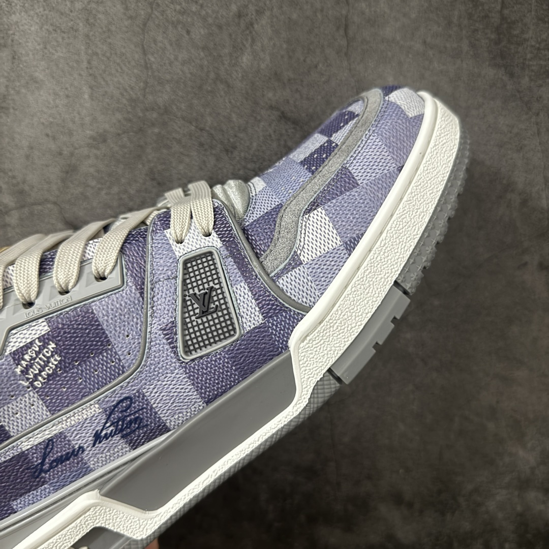 图片[6]-【YS纯原】广奢高端货 LOUIS VUITTON 路易威登 LV Trainer ✦ 原楦原纸版开模，鞋型立体饱满 ✦ 零毛边、零溢胶、零线头瑕疵 ✦ 细节与原版一致 区分市面通货 ✦ 多层叠片＋电脑针车，针距密度一致 ✦ Monogram浮雕＋3D高频压纹 ✦ 多密度发泡中底：支撑回弹媲美专柜 ✦ 原装橡胶大底：含胶量高、纹路深、双拼接零偏差 ✦ ZP级原装包装：专柜款鞋盒＋防尘袋＋说明书 尺码：38-45-选品中心