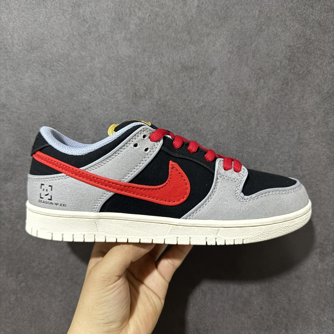 【定制版】Nike Dunk SB Low 耐克 SB 低帮 海岸晨雾5.0 黑灰红 男女同款 街头简约百搭耐磨低邦板鞋 该定制版球鞋选用原鞋款为Nike Dunk SB Low休闲耐磨轻便低帮板鞋黑灰色，设计灵感来源于街头涂鸦，配色复古经典；鞋身整体采用专属颜料重新喷涂，鞋面叠色部分采用DIY不规则工艺设计，会有轻微随机性。特殊原创设计图标涂鸦装饰，添加潮流元素效果喷涂点缀。 货号：FN5880-001 尺码：36 36.5 37.5 38 38.5 39 40 40.5 41 42 42.5 43 44 44.5 45 46-莆田鞋