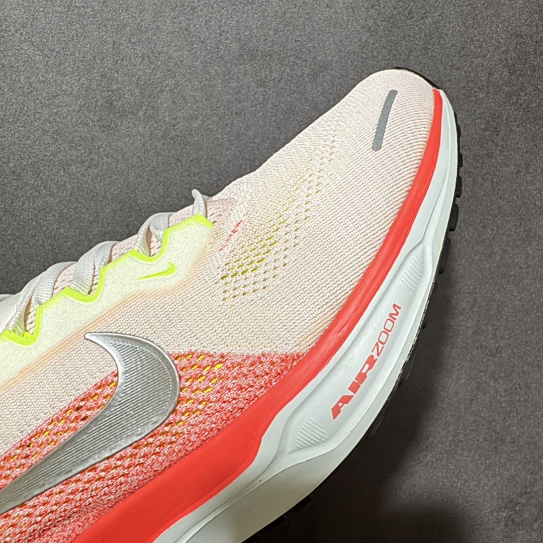 图片[8]-【原装公司级特价】Nk Zoom Pegasus 41 飞马41代 轻量减震透气休闲跑步鞋 正确细节还原 做工完美 区分市面其他版本 中底搭载前Zoom+全掌React配置 全部原鞋开发打造 所有细节全部同步原版 全新一代拥有 Zoom Air 一如既往的稳定感和流畅感 鞋面采用工程网眼设计 为特定高热区域营造出色透气性 进一步增加鞋面的穿孔数量 让足部能够快速散热 中足搭配 Flywire 飞线 在高速运动时营造舒适稳定的贴合感 内置Zoon气垫加持 动力十足！ 货号：FD2722-100 尺码：36 36.5 37.5 38 38.5 39 40 40.5 41 42 42.5 43 44 44.5 45 46-选品中心