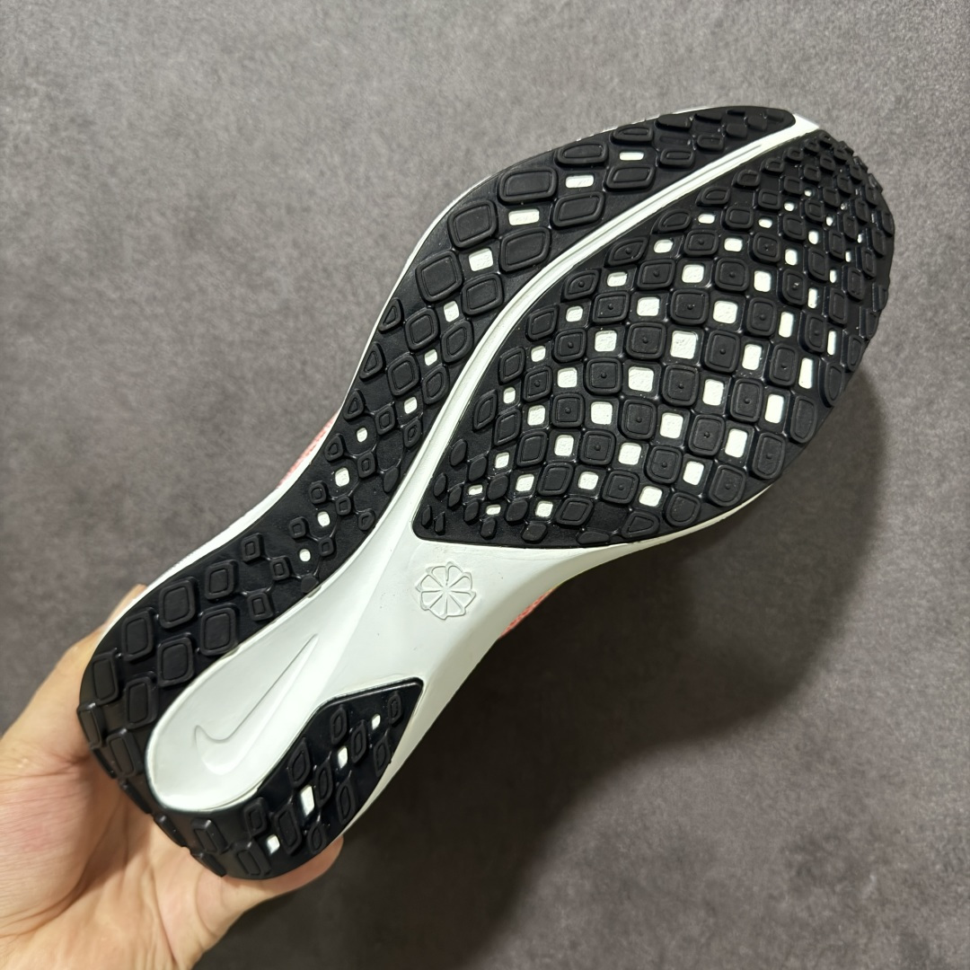 图片[9]-【原装公司级特价】Nk Zoom Pegasus 41 飞马41代 轻量减震透气休闲跑步鞋 正确细节还原 做工完美 区分市面其他版本 中底搭载前Zoom+全掌React配置 全部原鞋开发打造 所有细节全部同步原版 全新一代拥有 Zoom Air 一如既往的稳定感和流畅感 鞋面采用工程网眼设计 为特定高热区域营造出色透气性 进一步增加鞋面的穿孔数量 让足部能够快速散热 中足搭配 Flywire 飞线 在高速运动时营造舒适稳定的贴合感 内置Zoon气垫加持 动力十足！ 货号：FD2722-100 尺码：36 36.5 37.5 38 38.5 39 40 40.5 41 42 42.5 43 44 44.5 45 46-选品中心