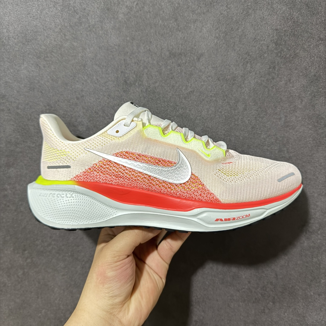 【原装公司级特价】Nk Zoom Pegasus 41 飞马41代 轻量减震透气休闲跑步鞋 正确细节还原 做工完美 区分市面其他版本 中底搭载前Zoom+全掌React配置 全部原鞋开发打造 所有细节全部同步原版 全新一代拥有 Zoom Air 一如既往的稳定感和流畅感 鞋面采用工程网眼设计 为特定高热区域营造出色透气性 进一步增加鞋面的穿孔数量 让足部能够快速散热 中足搭配 Flywire 飞线 在高速运动时营造舒适稳定的贴合感 内置Zoon气垫加持 动力十足！ 货号：FD2722-100 尺码：36 36.5 37.5 38 38.5 39 40 40.5 41 42 42.5 43 44 44.5 45 46-选品中心