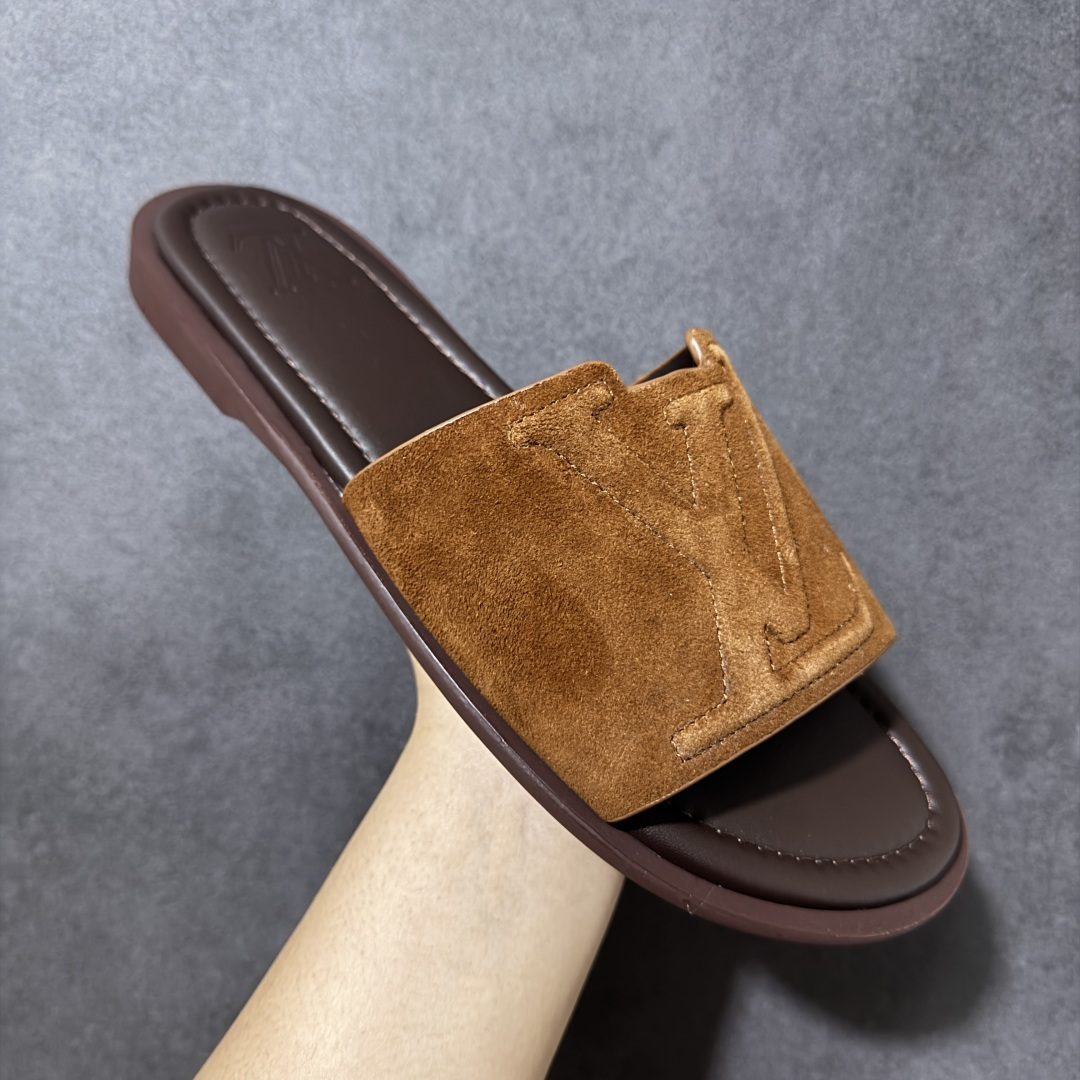 X1版本 26新款配色 Louis Vuitton Portofion系列 牛皮革 圆头一字拖鞋 男款深棕色-Top High Quatity Cheap Sneakers Fashion Clothing Clothes Bags handbags Shoes of all Brand wholesale With The best Quality And Beautiful Price from China Factory Chinese suppliers wholesaler seller X1版本 26新款配色 Louis Vuitton Portofion系列 牛皮革 圆头一字拖鞋 男款深棕色