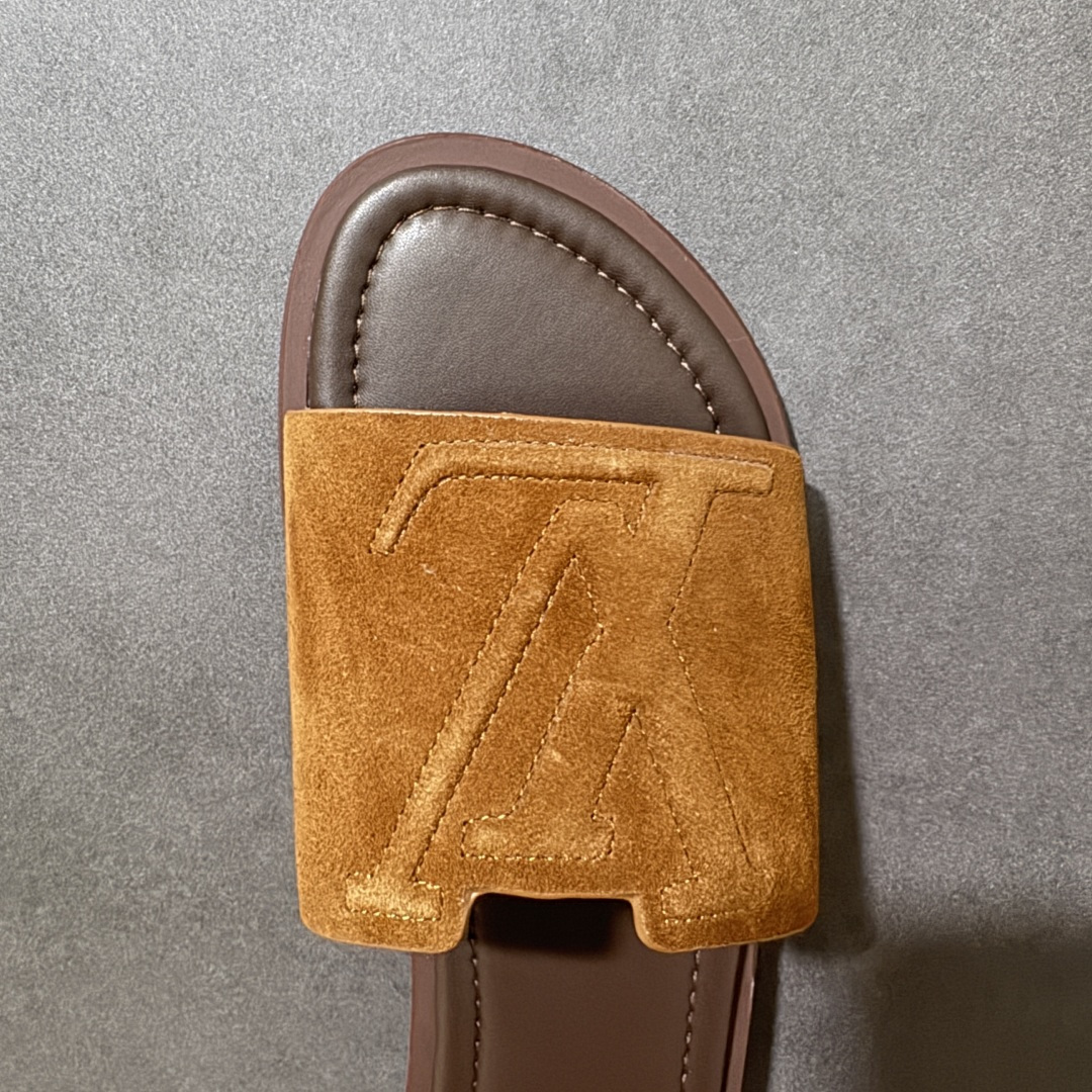 X1版本 26新款配色 Louis Vuitton Portofion系列 牛皮革 圆头一字拖鞋 男款深棕色-Top High Quatity Cheap Sneakers Fashion Clothing Clothes Bags handbags Shoes of all Brand wholesale With The best Quality And Beautiful Price from China Factory Chinese suppliers wholesaler seller X1版本 26新款配色 Louis Vuitton Portofion系列 牛皮革 圆头一字拖鞋 男款深棕色