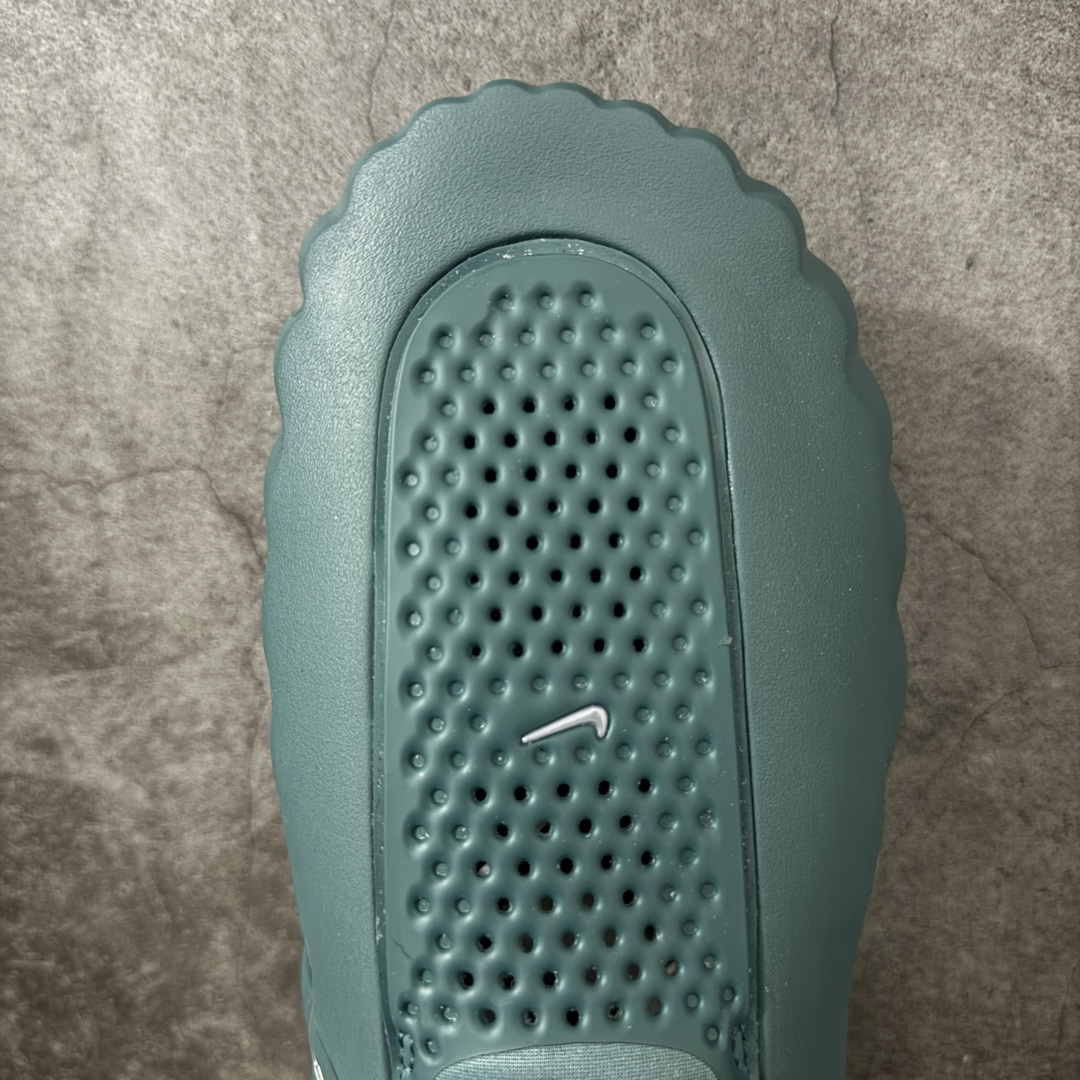 图片[5]-【XP纯原】Nike Mind 001 神经科学足底按摩包头拖鞋 绿色 HQ4307-300 同源ZP原材 匠心打造 🔹原厂MD一体发泡大底：全套原模开版，渐变雾面哑光喷漆，柔软回弹和ZP完全一致。 🔹22颗独立PEBAX泡棉按摩底：黑科技活塞式按摩脚感，踩下去的Q弹感和ZP无差。 🔹正确组合大底：鞋头前后跟橡胶贴片，耐磨防滑，细节还原到每一处。 🔹高还原细节：TPU电镀银Swoosh、针织透气鞋舌、高弹原鞋垫，清洁度拉满。 货号： HQ4307-300 尺码：36 36.5 37.5 38 38.5 39 40 40.5 41 42 42.5 43 44 44.5 45 46 47.5 48.5 ⚠️尺码提示：偏小一码，建议拍大一码，脚感更舒适。-选品中心