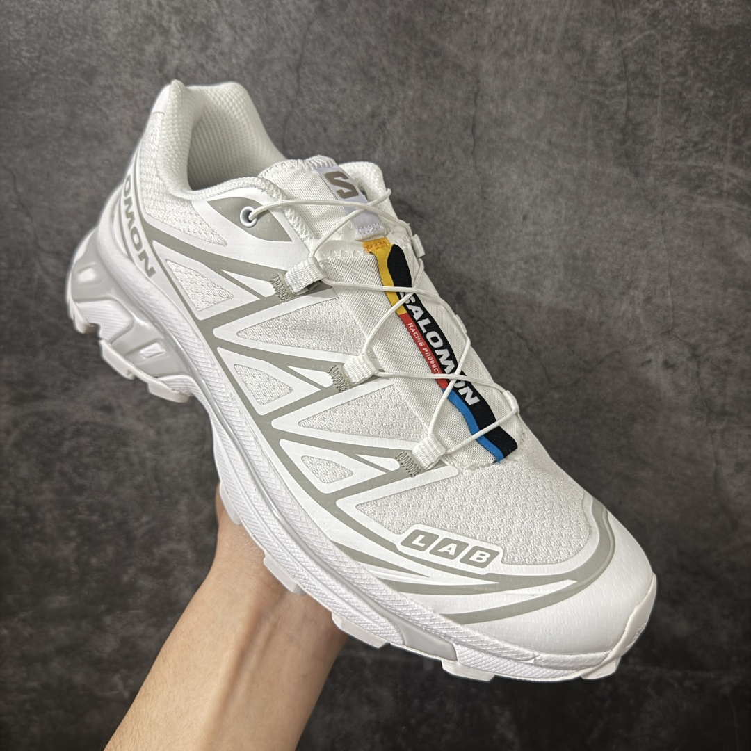 图片[3]-【性价比T0版】 Salomon XT-6 萨洛蒙复古潮流户外机能登山跑鞋 412529 全套原纸板楦头开发 原厂特供网布配套加持 确保原汁原味 完美呈现版型 原档数据独家私模五层组合大底 原装Ortholite轻量化鞋垫 中底布带钢印编号 原厂TPU锁扣 进口港宝加持 后跟自然饱满 还原公司包裹性 鞋面以“锯齿”状的包裹系统呈现 在基色底之下加入了各种色点缀 将公司的最新技术和时尚前卫的造型融入耐用的长跑款式中 鞋面由 TPU 薄膜制成 并焊接在高耐磨网眼上 使其既时尚又坚固 由 ACS底盘支撑 可增强稳定性和支撑力 以及由橡胶凸耳 Contragrip外底覆盖的 EVA 缓冲中底 旨在应对崎岖的地形 鞋舌上的彩色Salomon 标签、Quicklace 系统以及鞋头、鞋舌和鞋跟上的附加品牌使细节更加完美 让穿着者可以轻松驾驭户外与通勤下的任何运动生活场景 无缝鞋身户外随意纵横 颜值与脚感兼备 出街通勤 绝对非常吸睛 你值得拥有 尺码：36 36.5 37.5 38 38.5 39 40 40.5 41 42 42.5 43 44 44.5 45 46-莆田鞋
