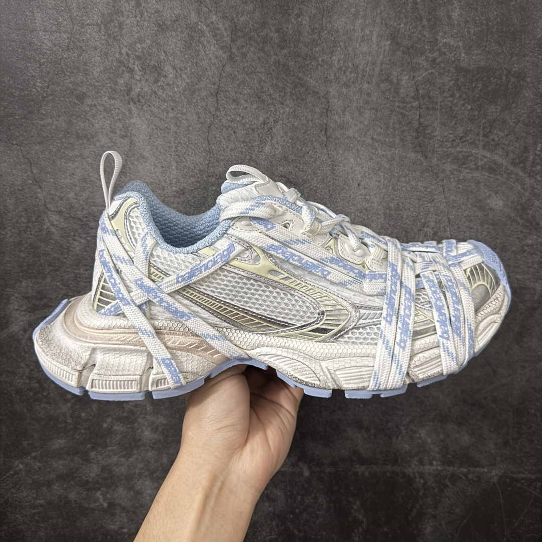 【纯原i8版本】Balenciaga 巴黎世家 3XL 复古老爹鞋 极限绑带 全套原纸板楦头开发 最原汁原味的灵魂版型 全鞋荧光划线卡点 胶水把控整洁度追求极致完美 每一双都是工艺品 多重QC质检 超越公司货的品控标准 实实在在的免检产品 原盒原配 正确字体电绣 粗细、位置、大小正确 侧边TPU 透气孔匹配意产原版 正确分离大底 TPU软底 原版一致大底LOGO 立体感十足 原厂皮料水洗做旧 采购原厂网纱 不含皮革 网布材料和聚氨酯 磨损效果 鞋头边缘和后帮 Balenciaga 徽标 鞋面和后跟凸印尺码 鞋舌 3XL 橡胶品牌标识和反光细节 鞋帮拉袢和鞋舌拉祥 配反光细节 备用鞋带在鞋履前侧 可在穿着前取下 便于不同造型搭配 尺码：35 36 37 38 39 40 41 42 43 44 45-选品中心