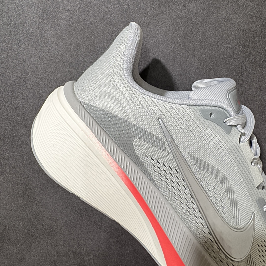 NK AIR ZOOM PEGASUS 42 登月休闲运动跑鞋兼顾迅疾外观和稳固脚感后跟覆面和中足动态支