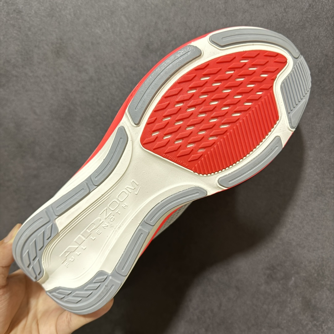 NK AIR ZOOM PEGASUS 42 登月休闲运动跑鞋兼顾迅疾外观和稳固脚感后跟覆面和中足动态支