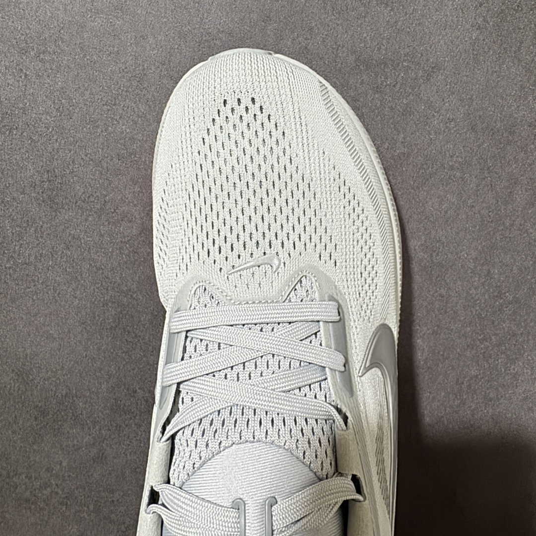 NK AIR ZOOM PEGASUS 42 登月休闲运动跑鞋兼顾迅疾外观和稳固脚感后跟覆面和中足动态支
