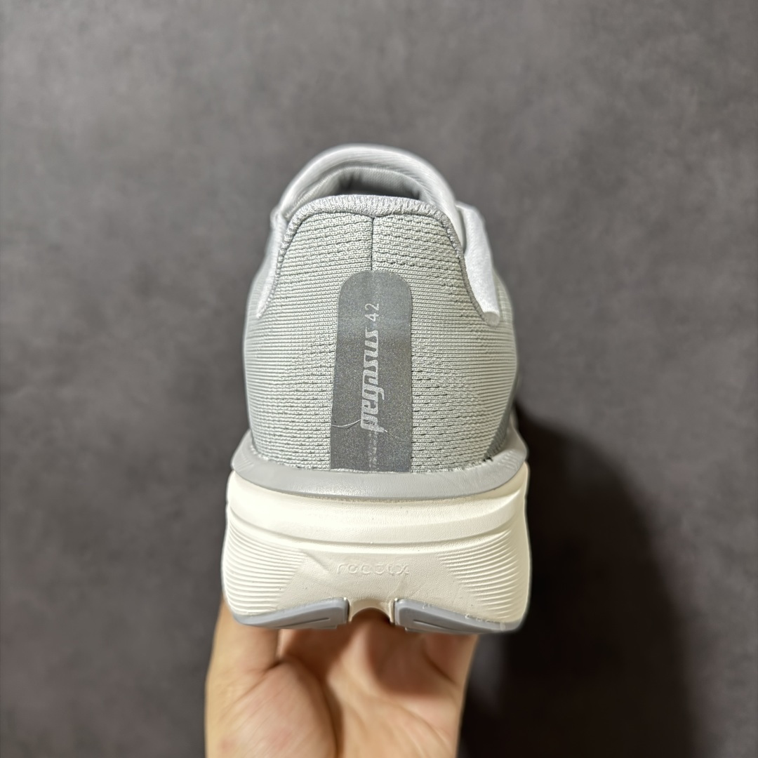 NK AIR ZOOM PEGASUS 42 登月休闲运动跑鞋兼顾迅疾外观和稳固脚感后跟覆面和中足动态支